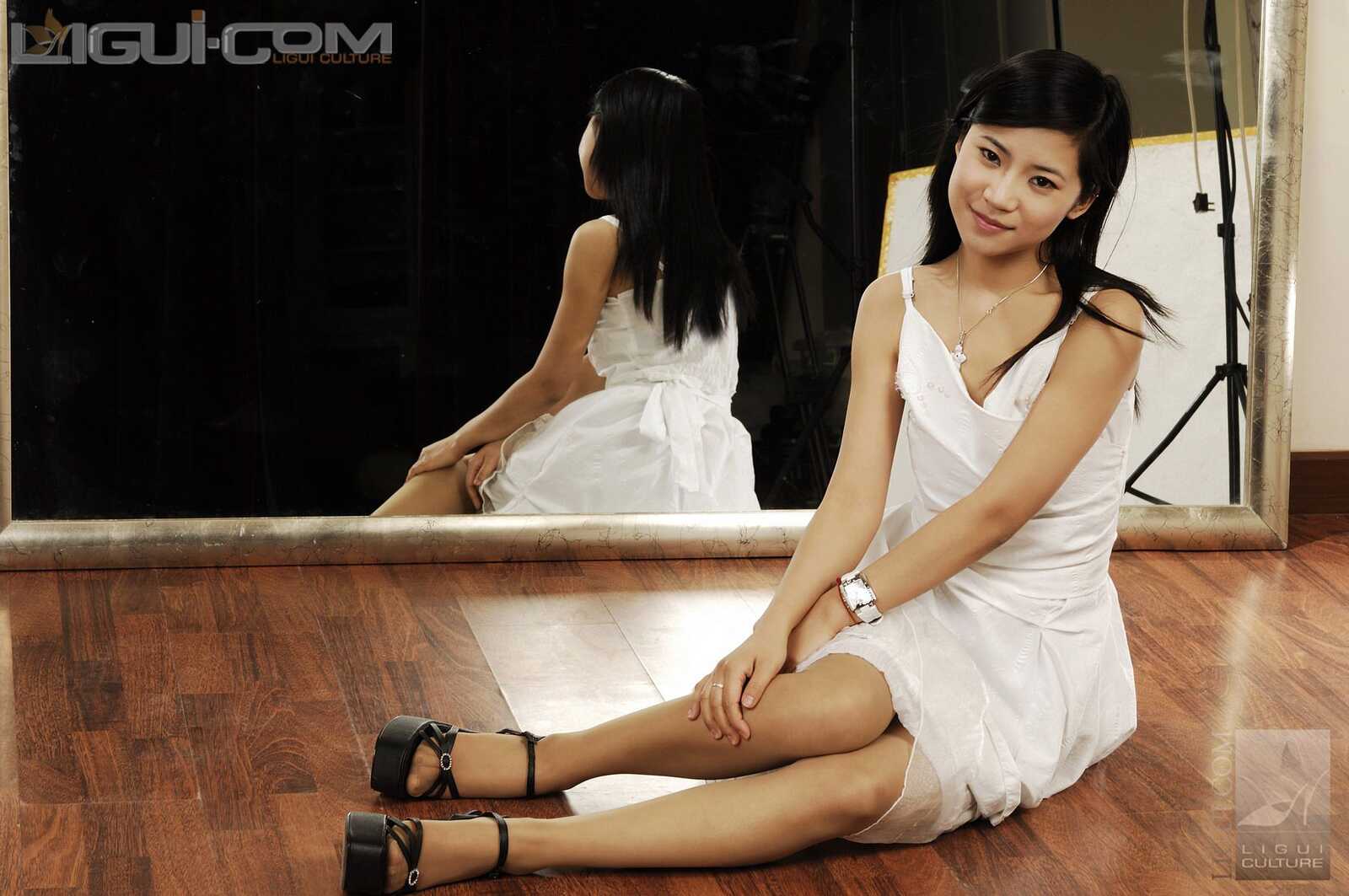 Model 卡鲁鲁《艺校美女的丝袜嫩足》 [丽柜LiGui第9张