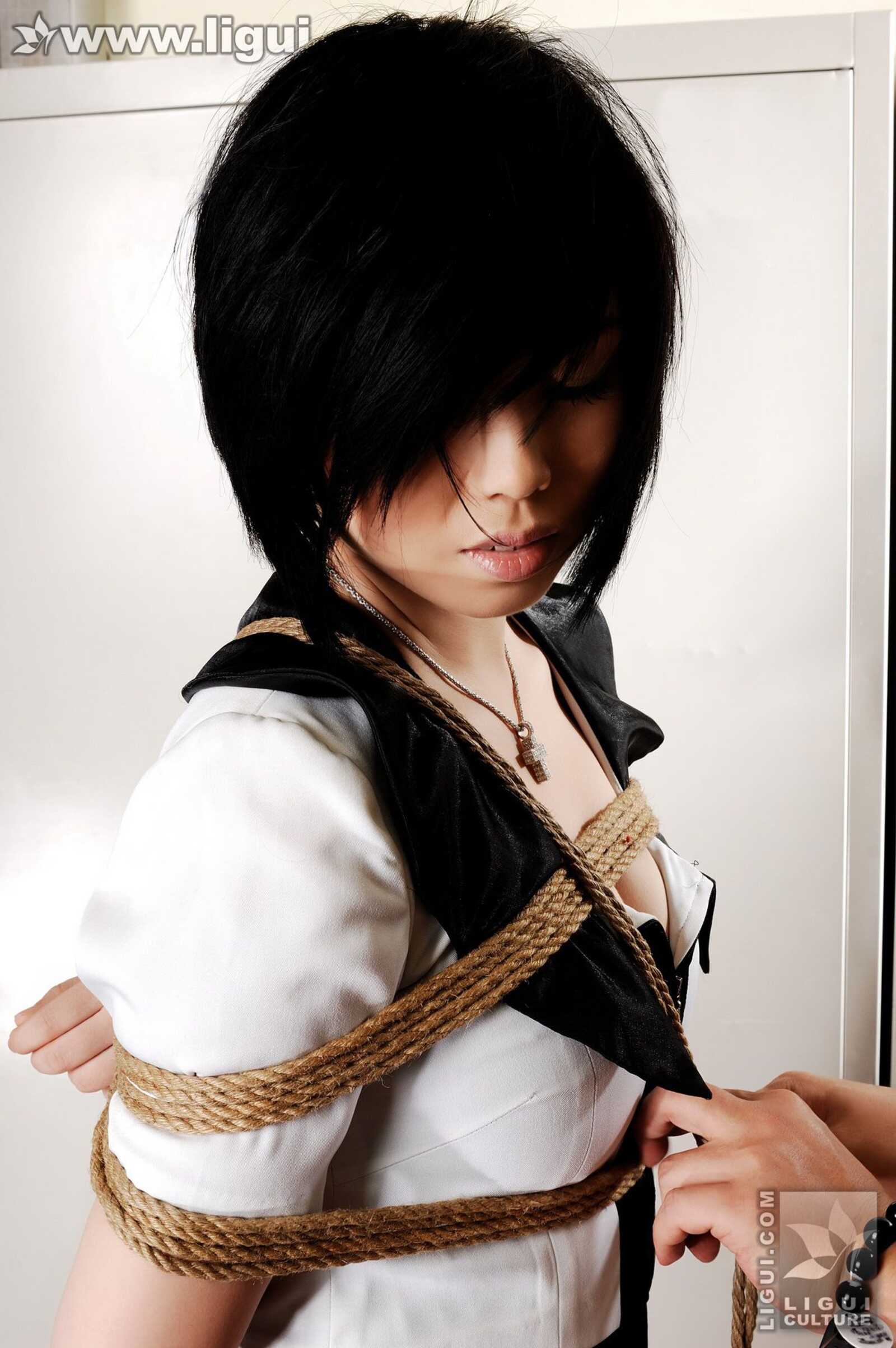 Model 慕子《换衣间风波之娇柔玉女“五花大绑”第12张