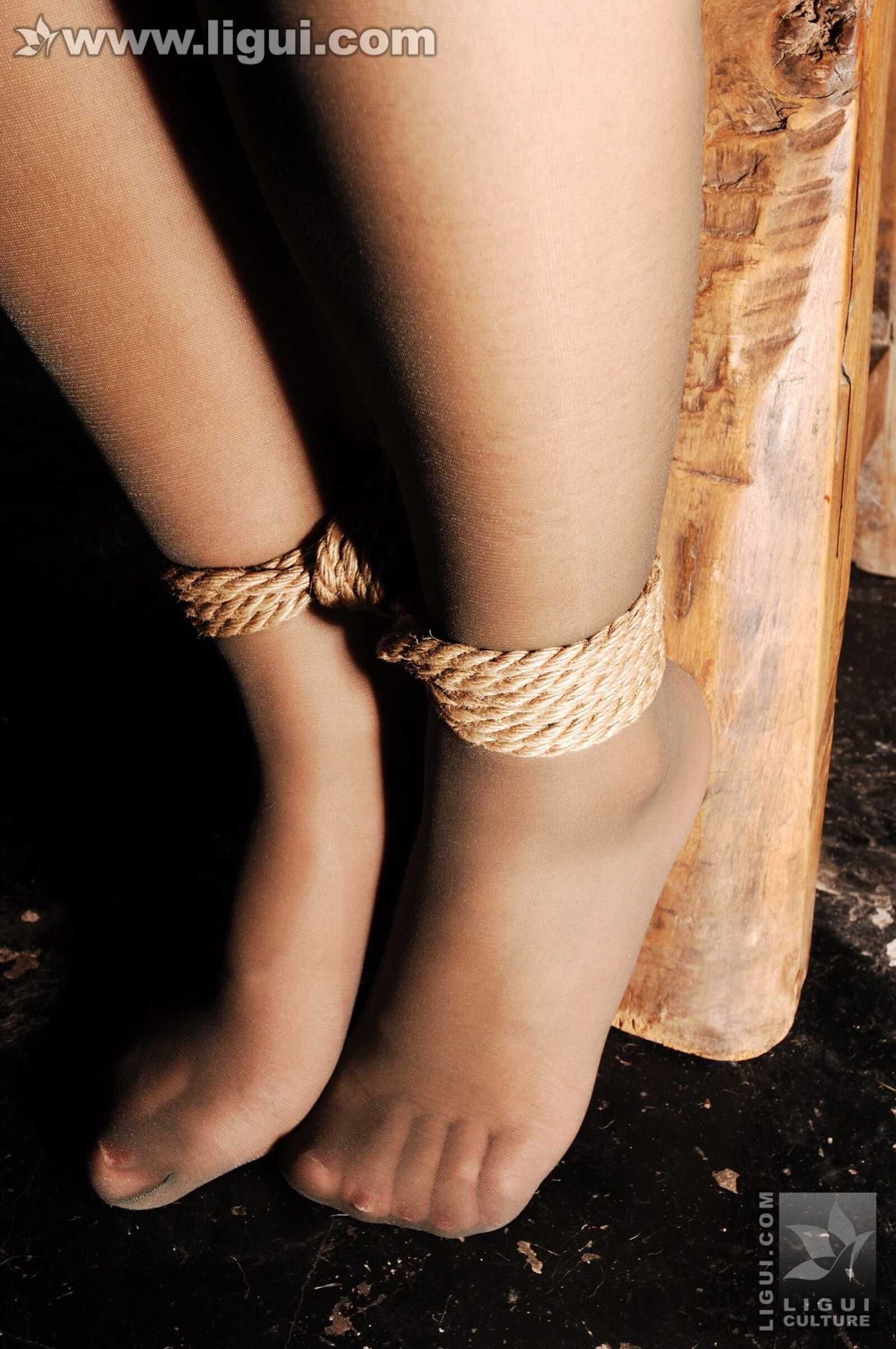 Model 卡鲁鲁《监狱麻绳吊绑制服女白领》 [丽柜美第3张