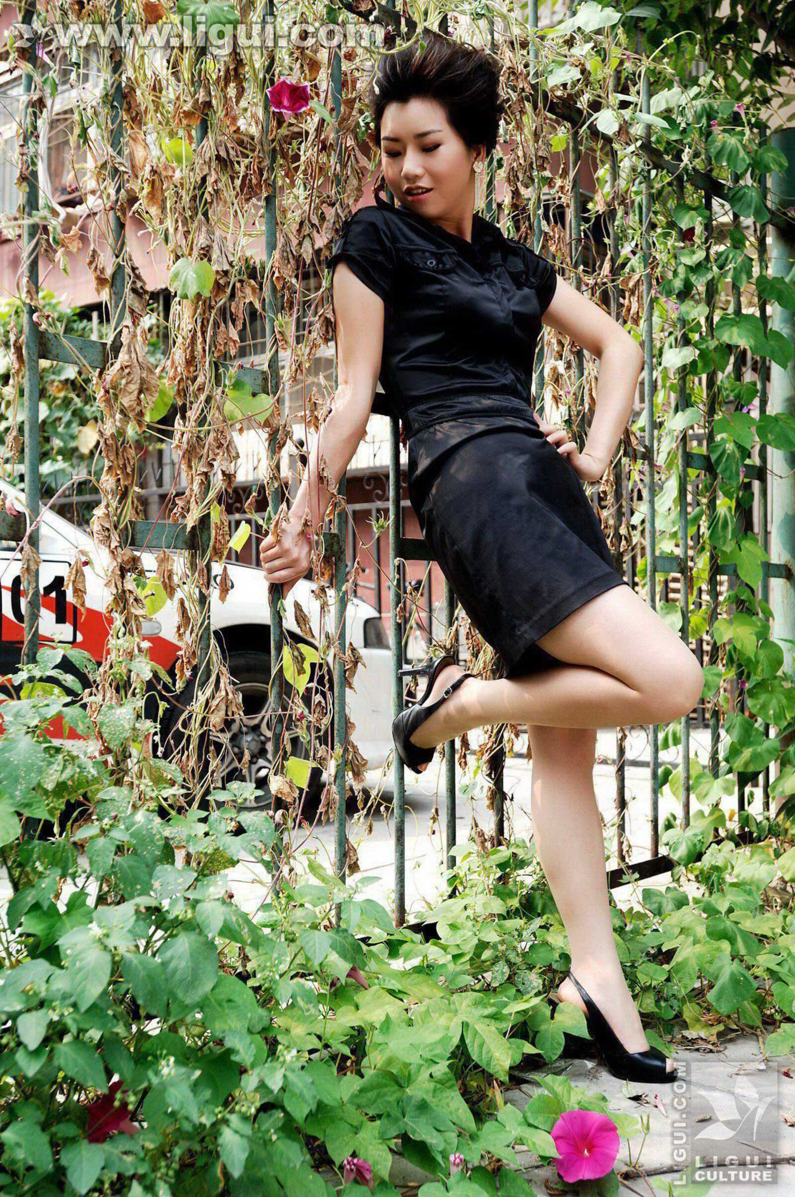 Model 由美《路遇高跟美女花园散步》 [丽柜LiGui第6张