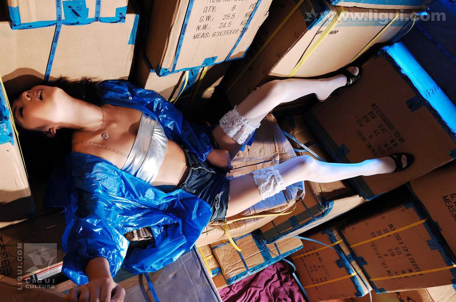 Model 丝丝《误入仓库猎艳白丝性感尤物》 [丽柜第4张