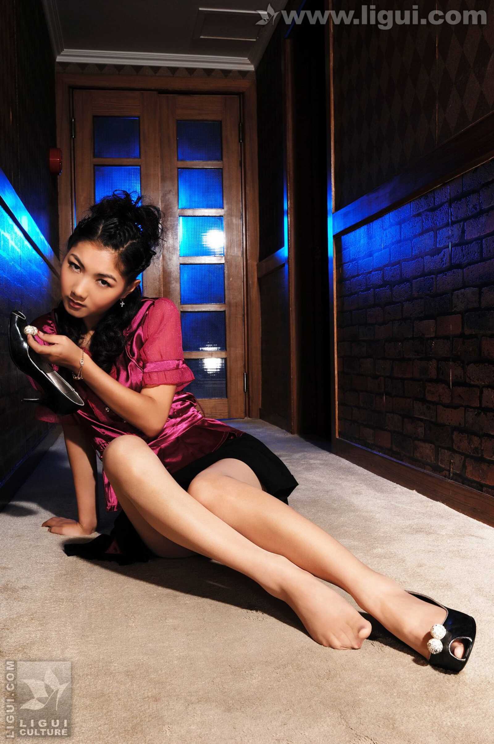 Model 丝丝《诱人的美脚丝女挡道》 [丽柜LiGui] 丝第9张