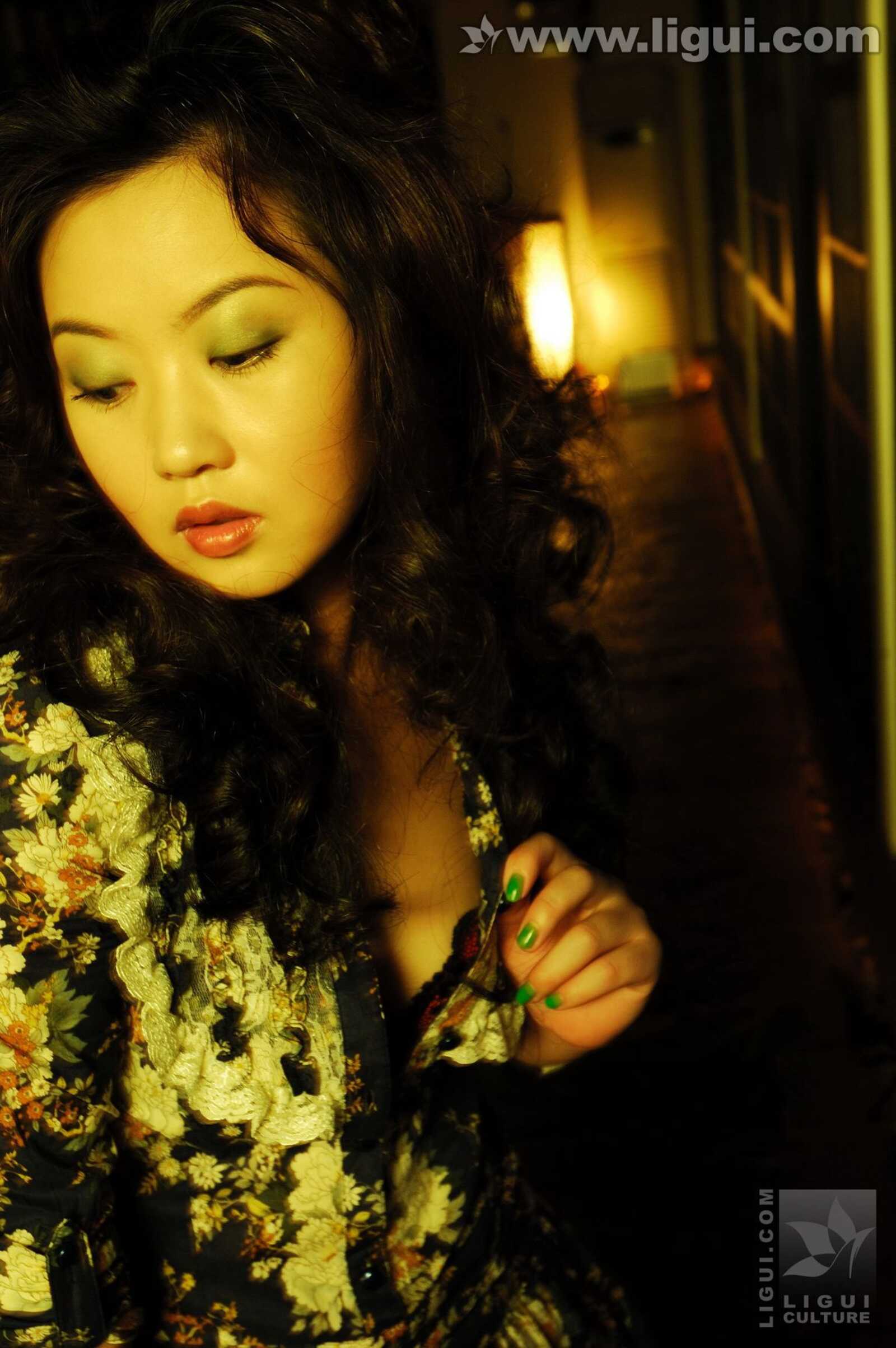 Model 小露露《性感小猫咪》 [丽柜LiGui] 丝足写真第3张