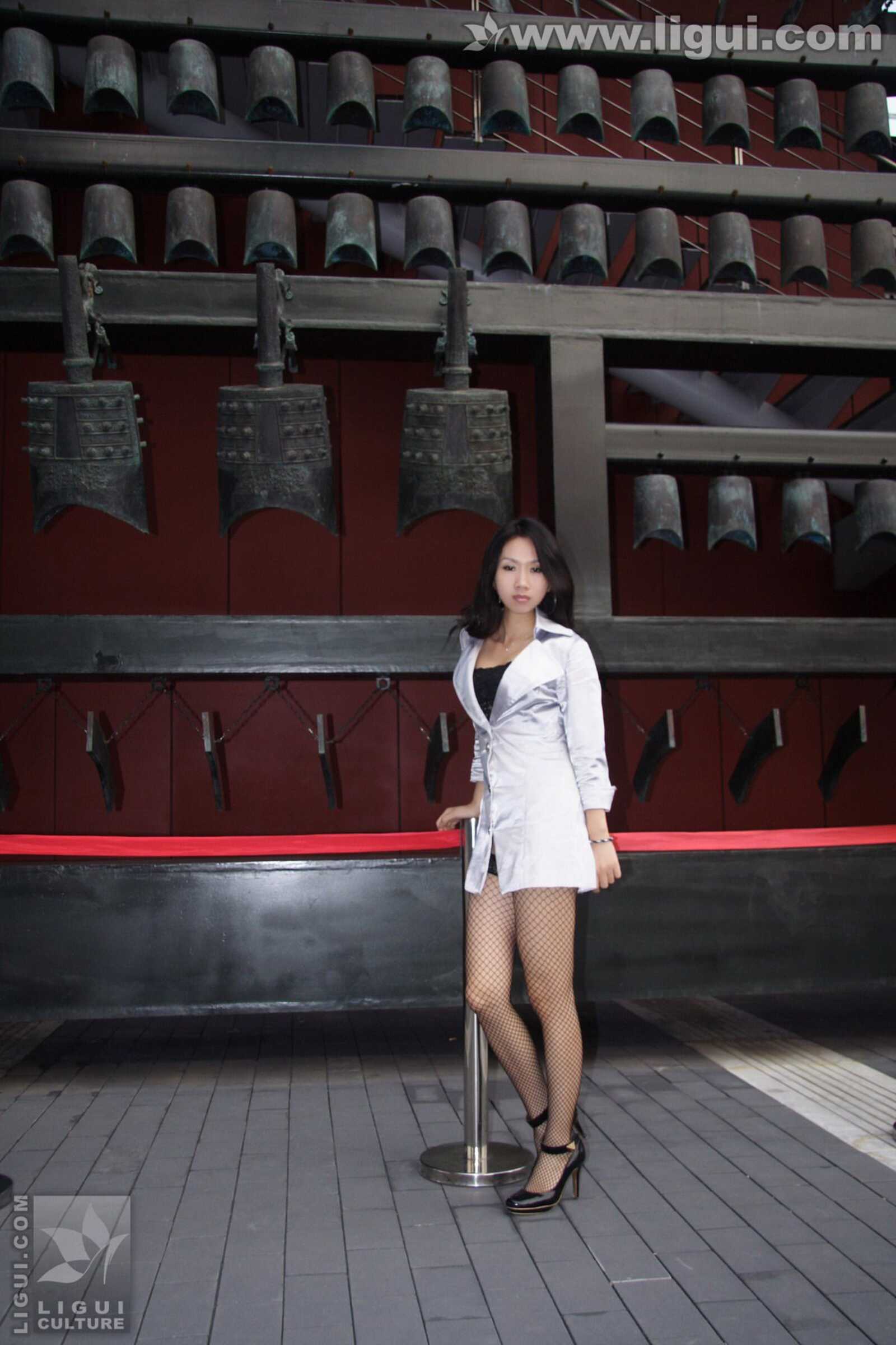 Model 海伦《奥运赛场与运动健儿比拼丝腿》 [丽柜第2张