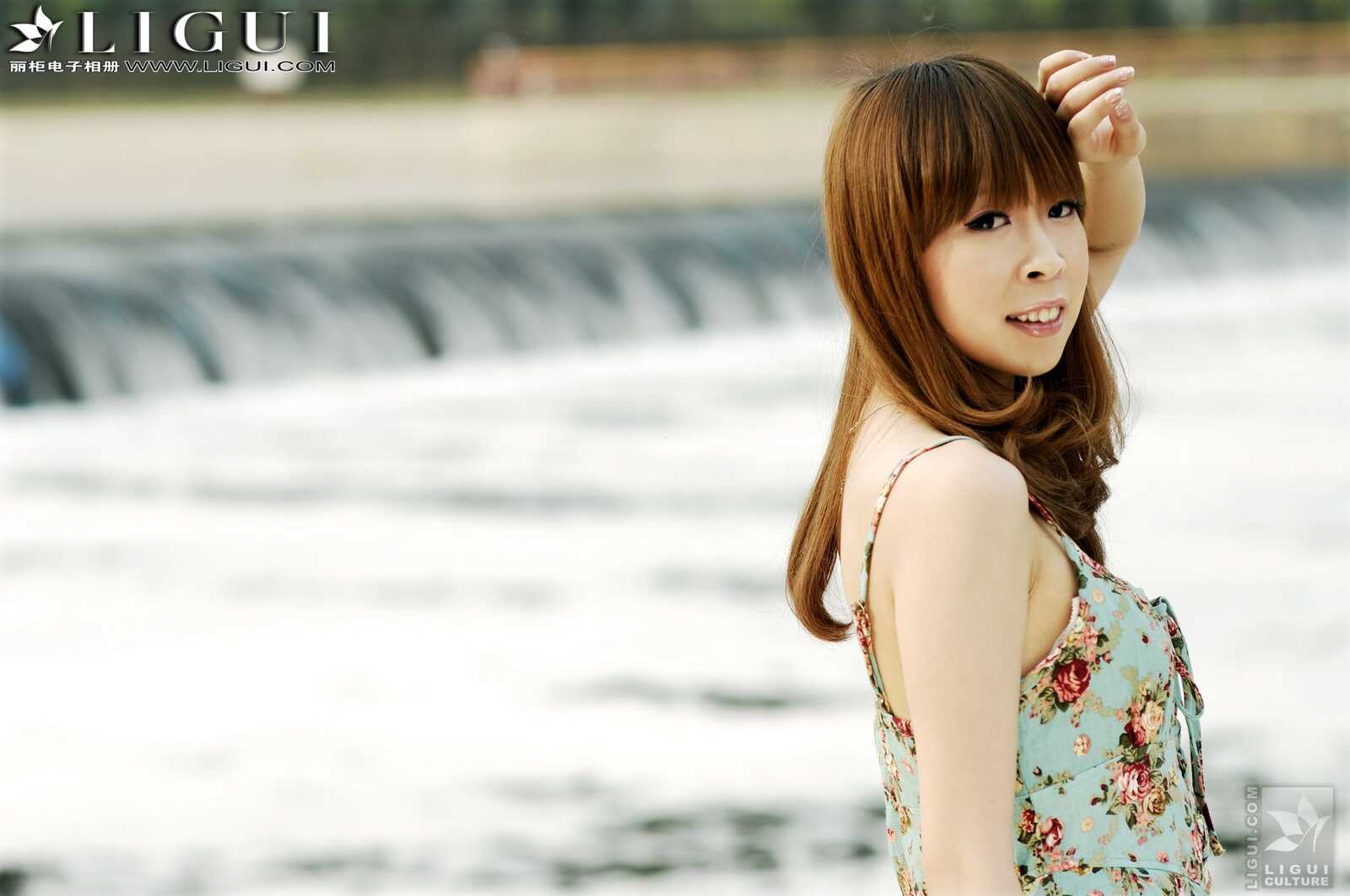 Model Vicky《唯美的外景表演》 [丽柜LiGui] 美腿玉足第8张