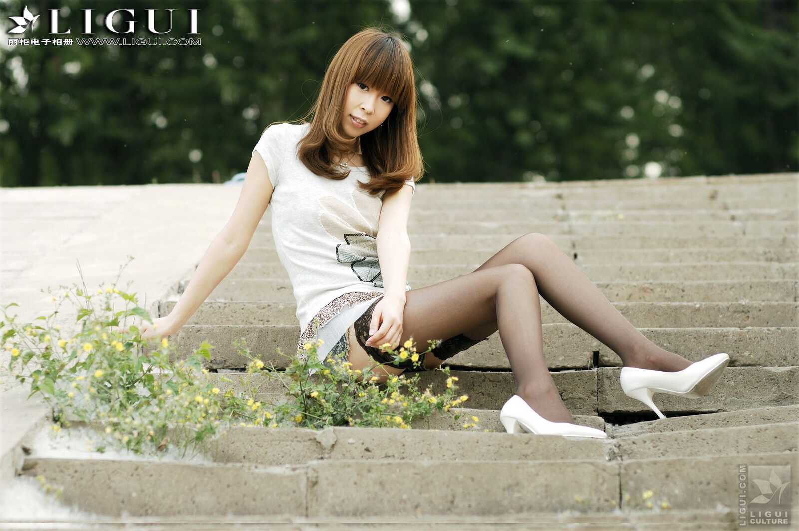 Model Vicky《唯美的外景表演》 [丽柜LiGui] 美腿玉足第2张