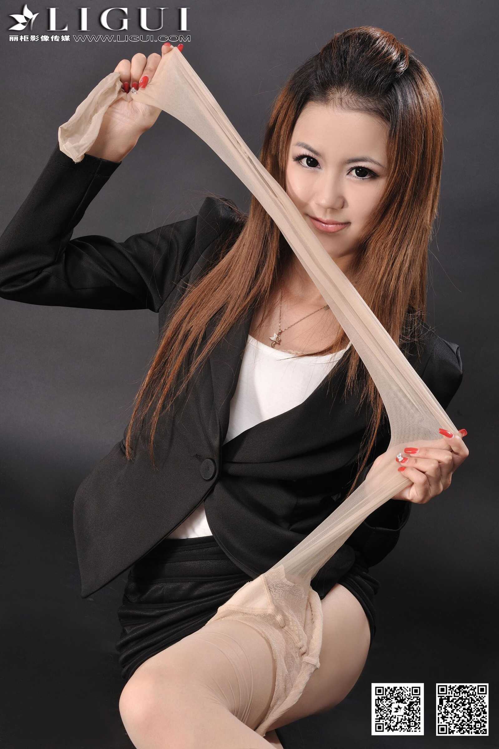 [丽柜LiGui] Model 可馨《职场丽人肉丝袜美足》美腿第3张