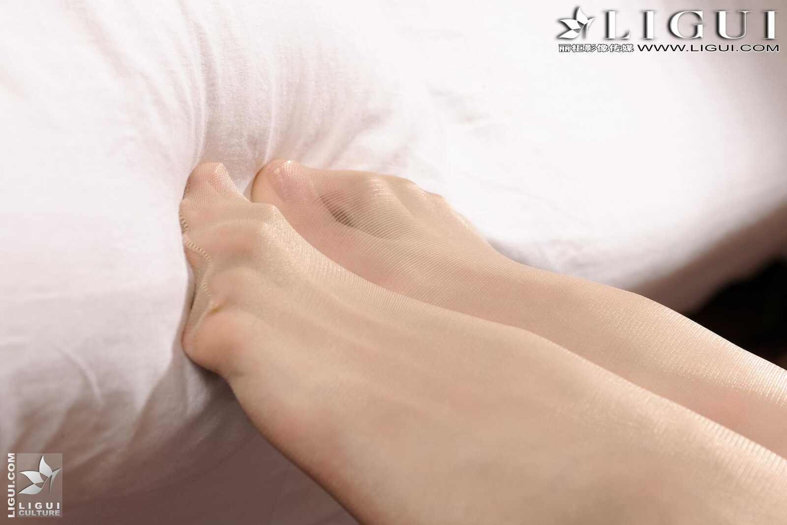 Model 乐乐《抹胸超短裙+肉丝袜美足》 [丽柜LiGu第12张