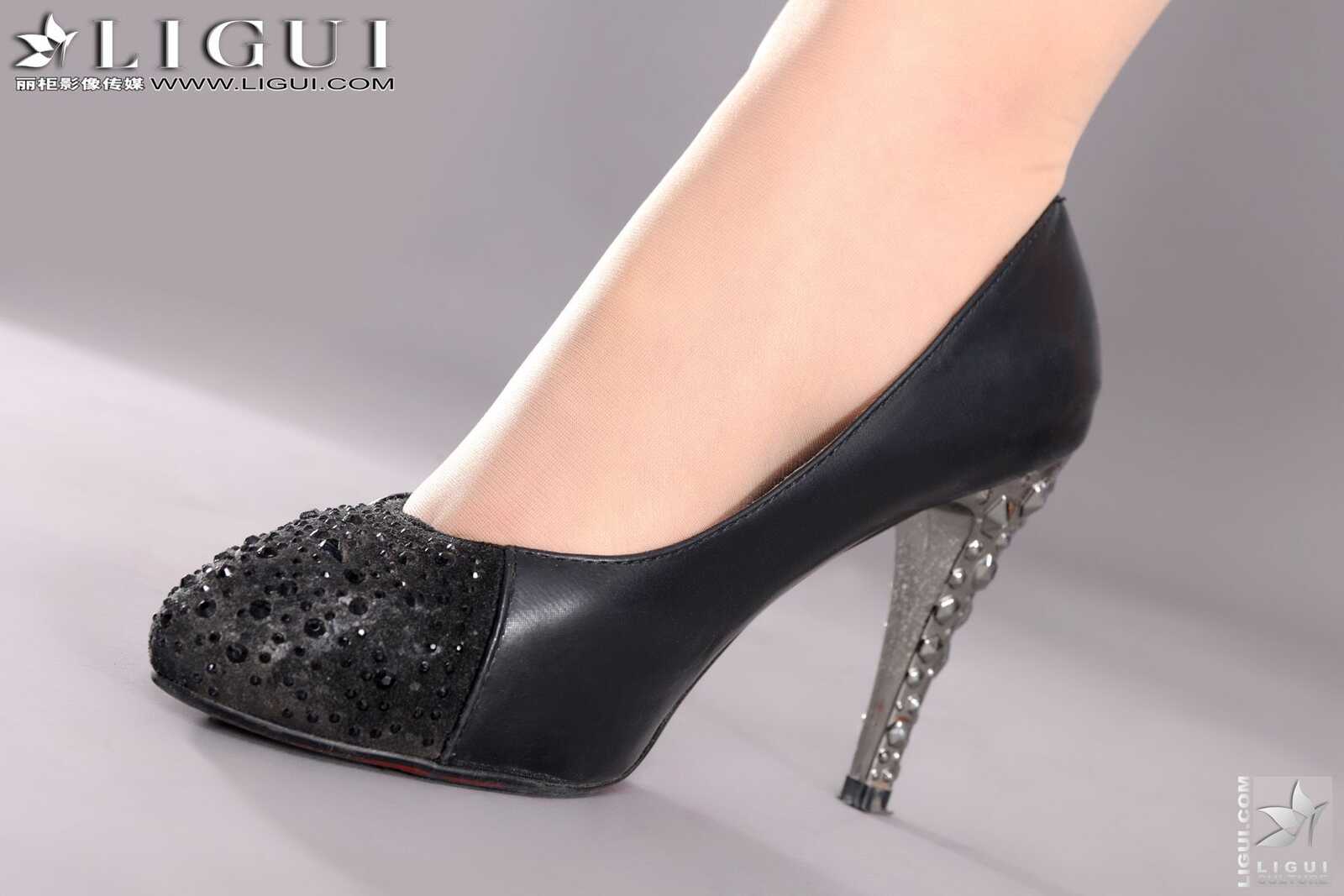 Model 怡萱《职场丽人肉丝袜美足》 [丽柜LiGui] 美第16张