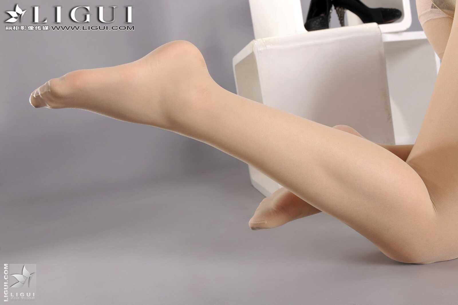 Model 怡萱《职场丽人肉丝袜美足》 [丽柜LiGui] 美第1张