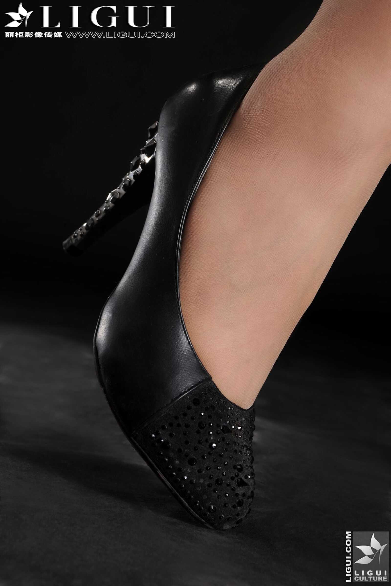 Model 怡萱《迷人的家庭女教師》上中下合集版第17张