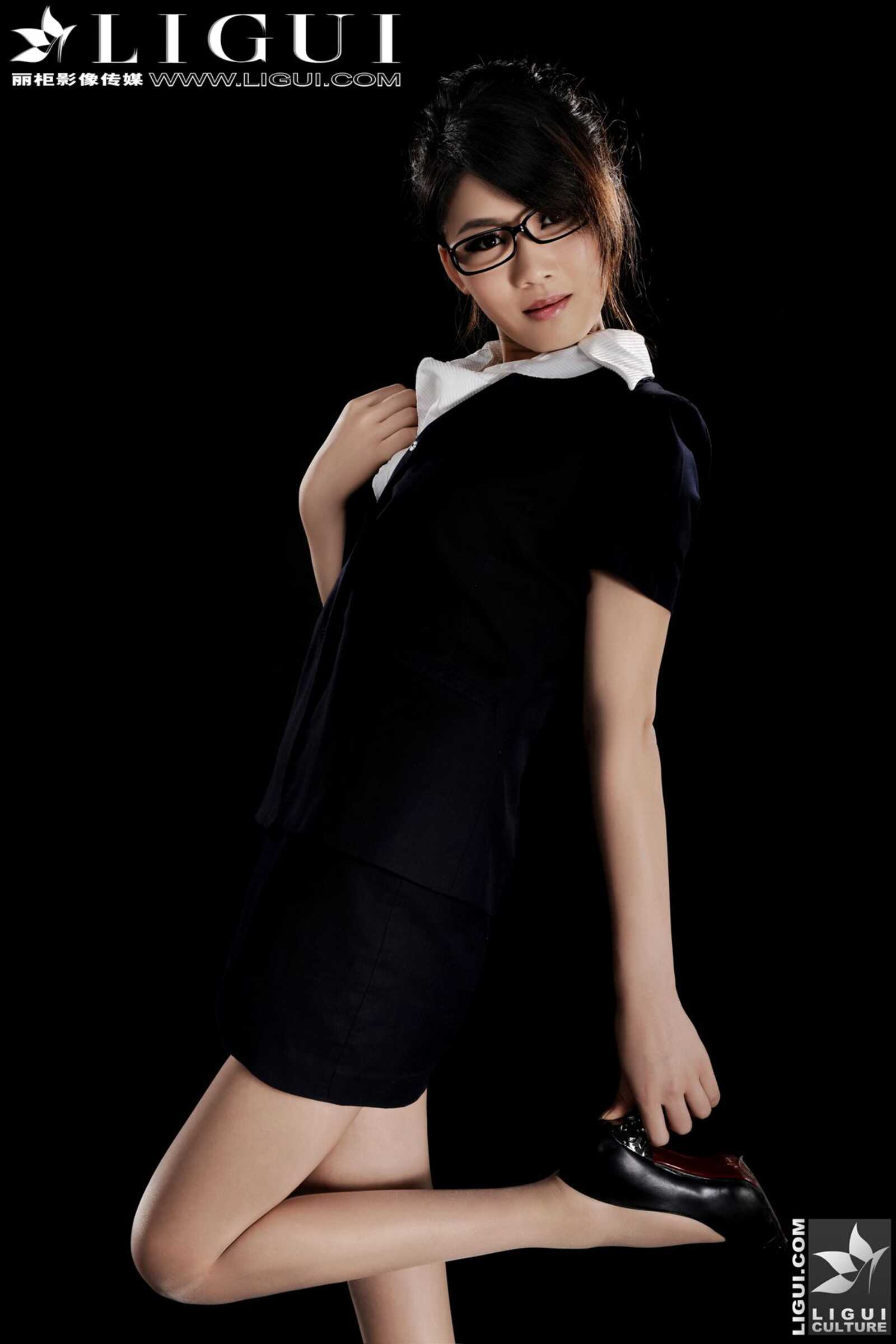 Model 怡萱《迷人的家庭女教師》上中下合集版第17张