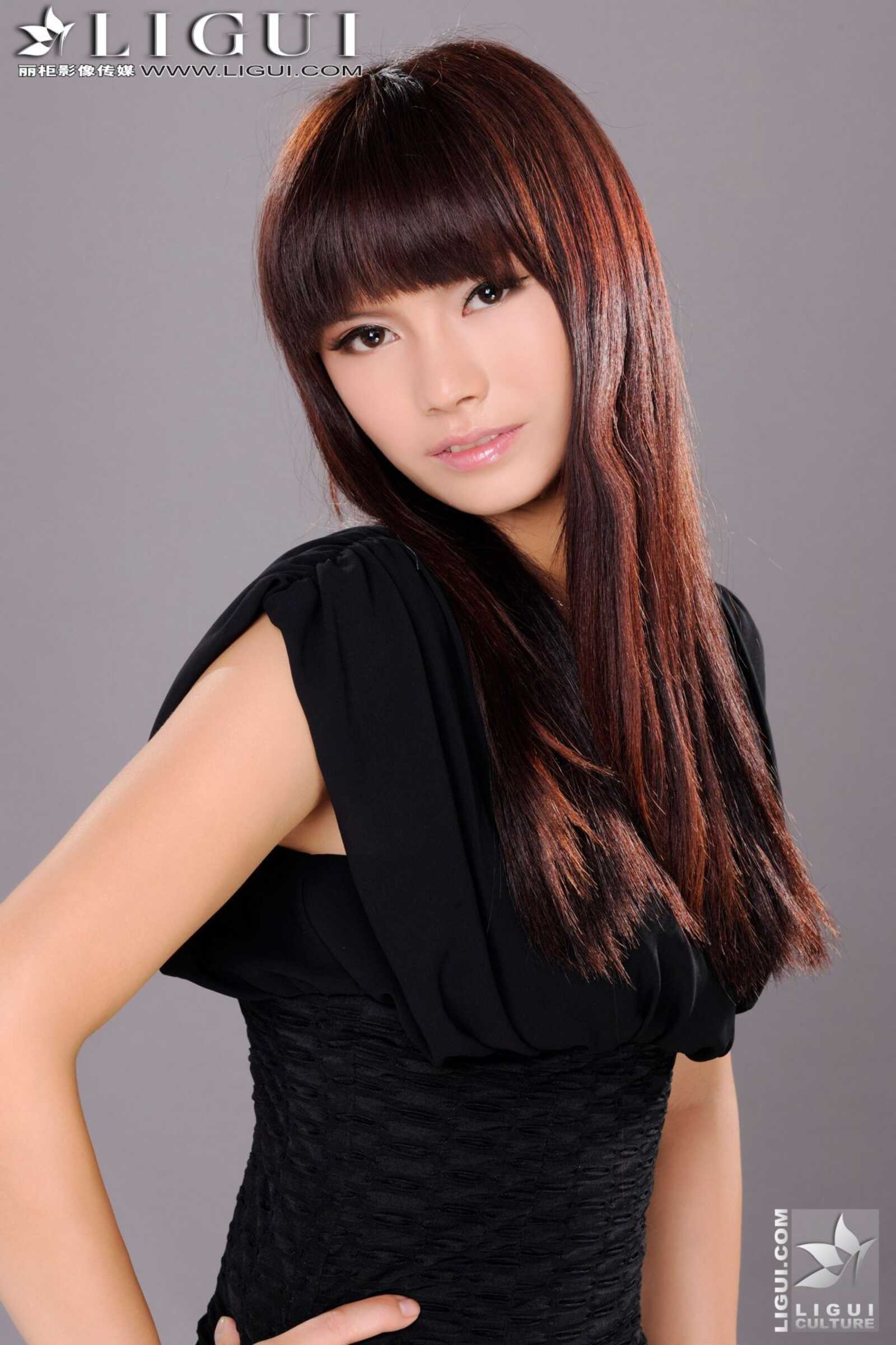 Model 晴晴《肉丝诱惑》 [丽柜LiGui] 美腿玉足写真第8张