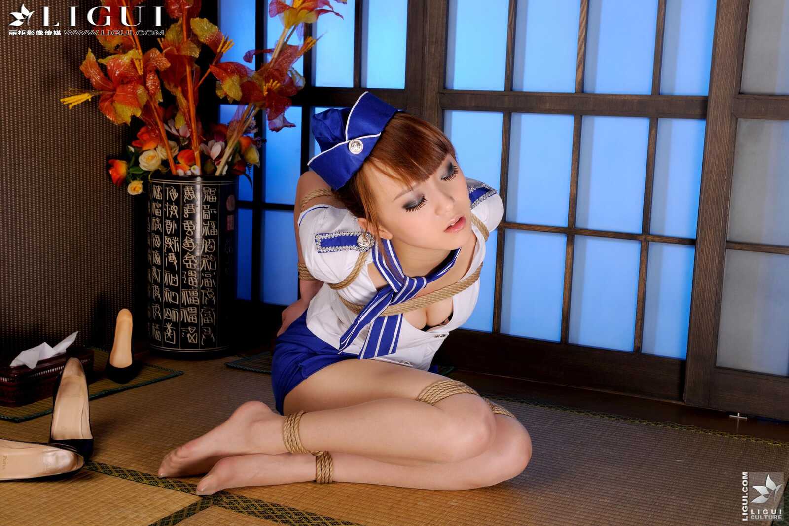 Model 桃子《空姐制服捆绑绳艺》 [丽柜美束LiGui第4张