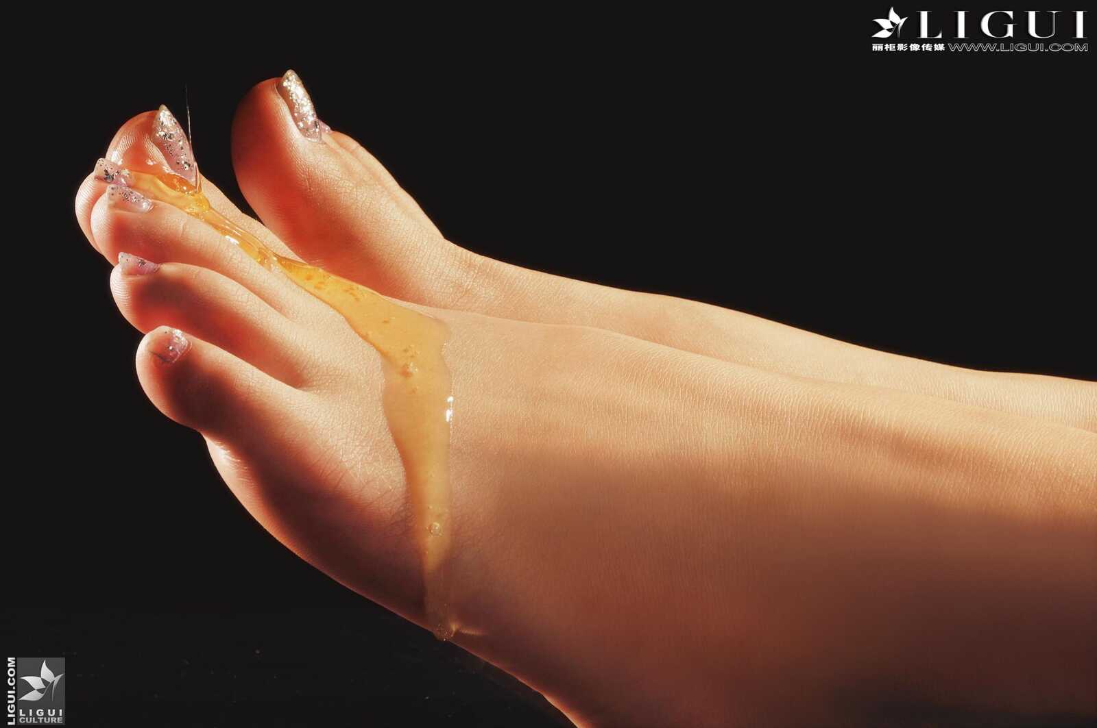 Model CC《玉足》 [丽柜LiGui] 美足写真图片第14张