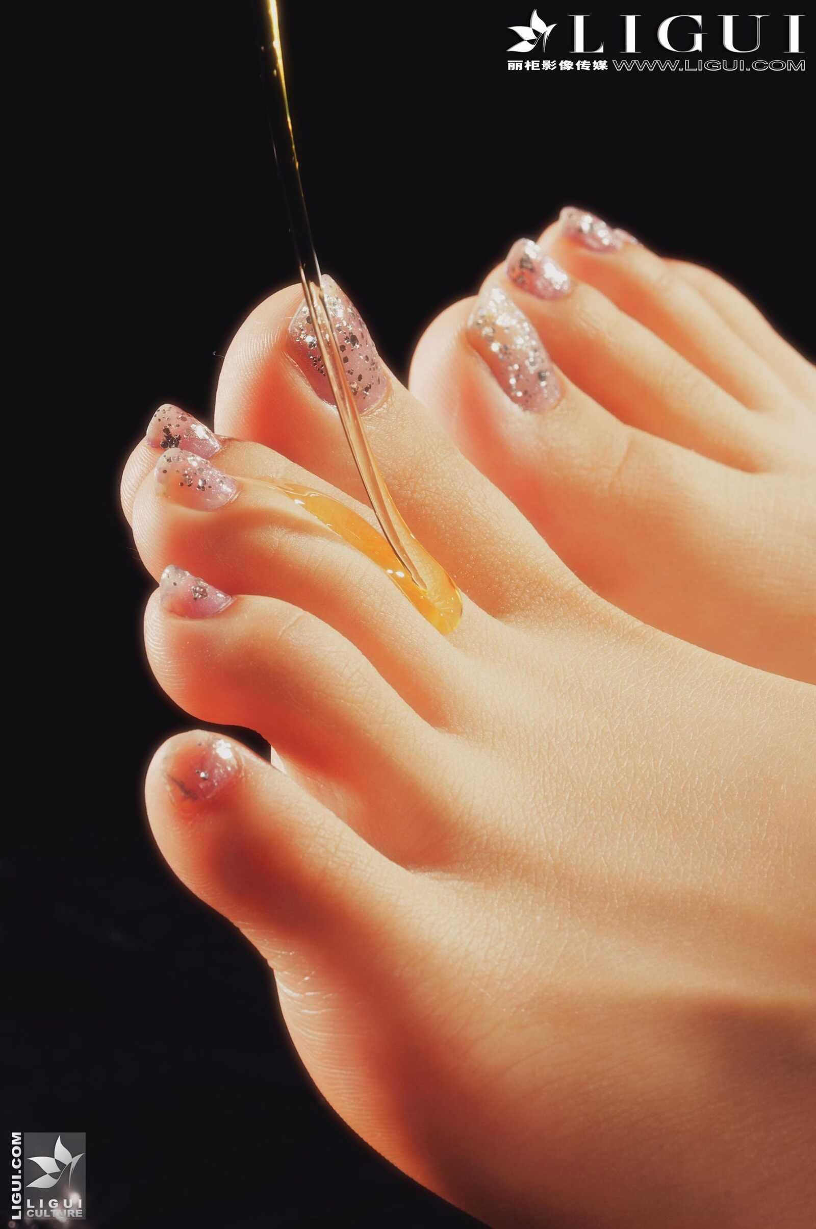 Model CC《玉足》 [丽柜LiGui] 美足写真图片第9张