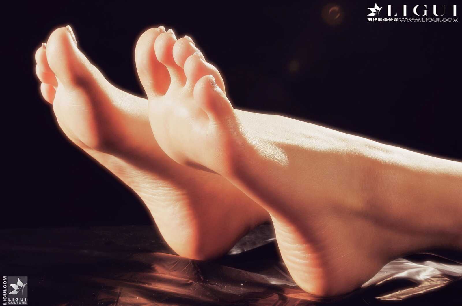 Model CC《玉足》 [丽柜LiGui] 美足写真图片第6张