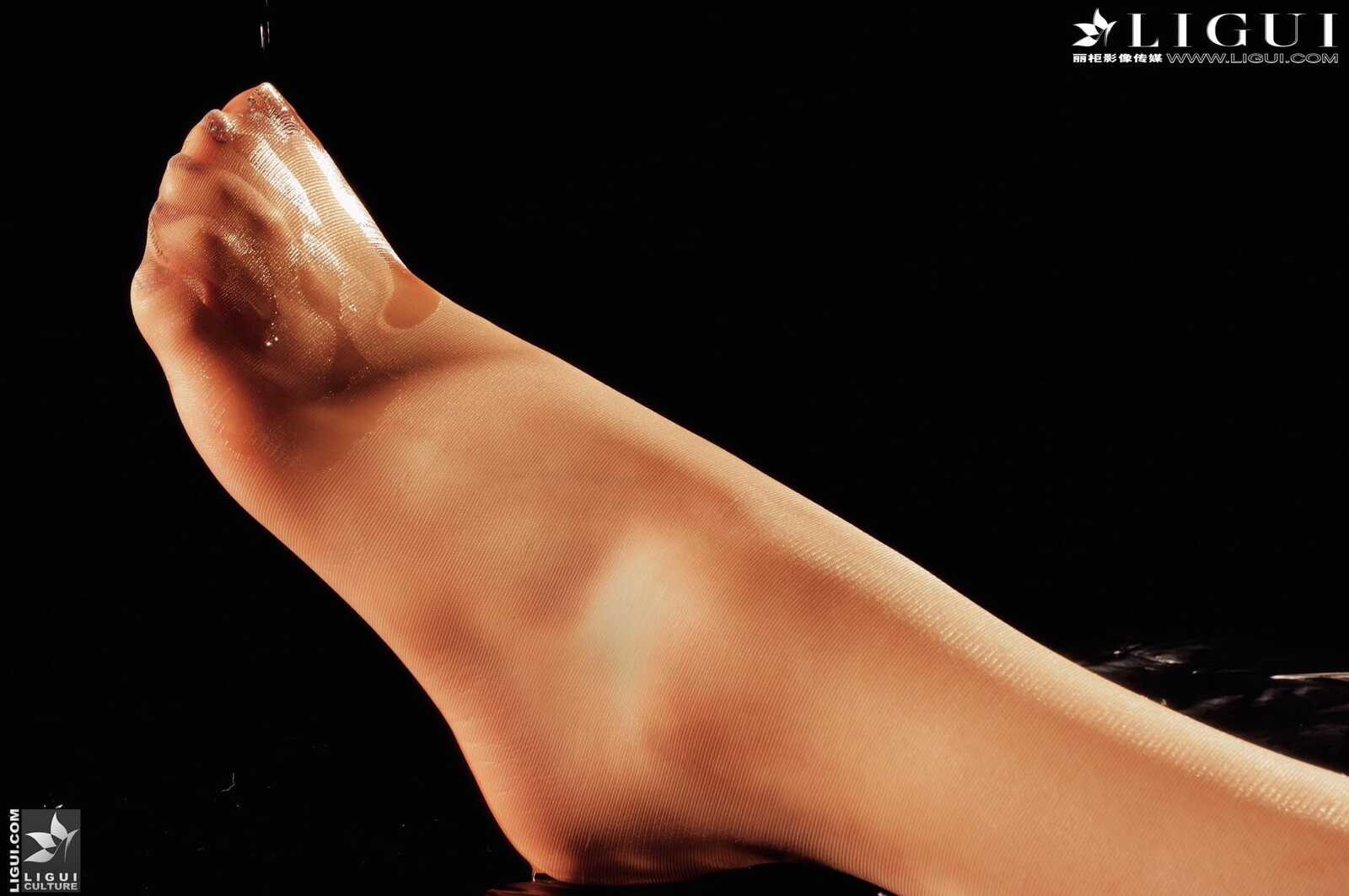 Model CC《玉足》 [丽柜LiGui] 美足写真图片第3张