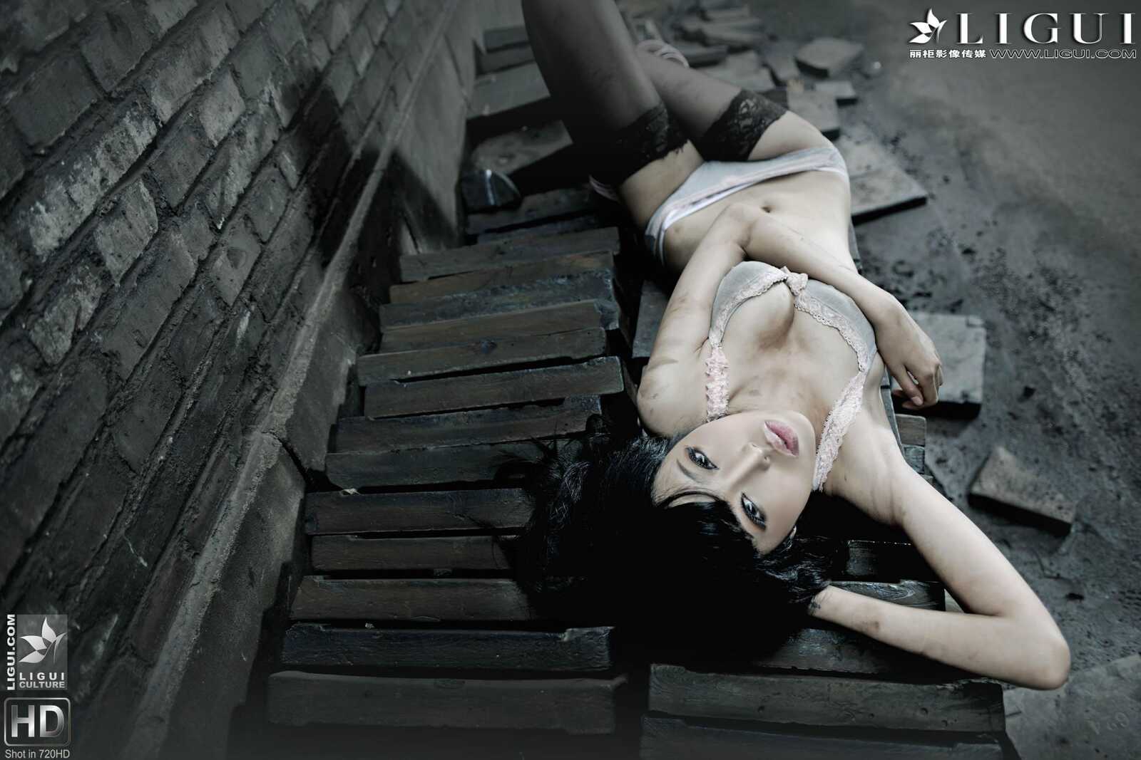 Model 梦露《黑丝女郎外拍魅惑》上下合集 [丽柜第9张