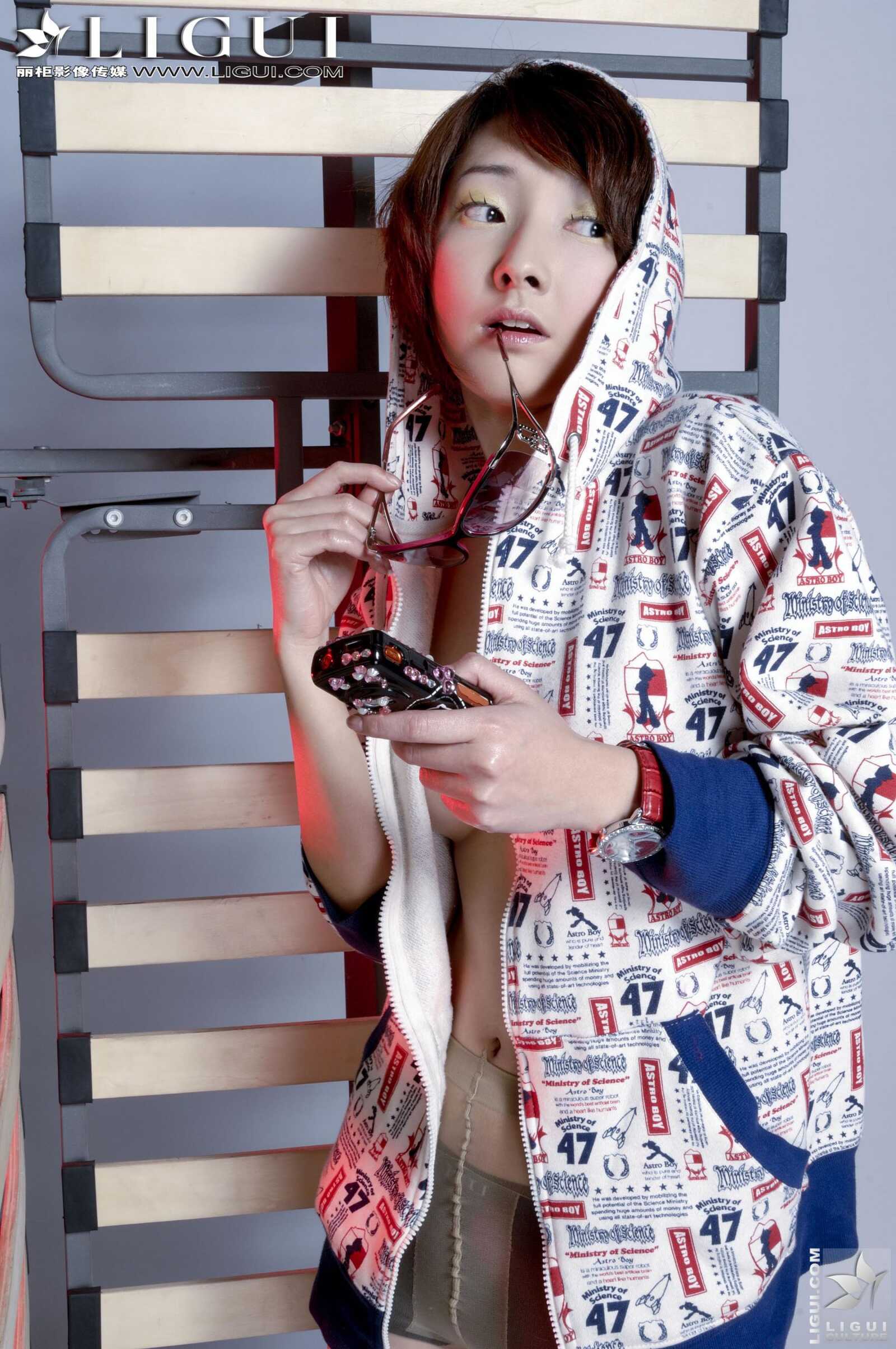 Model Kelly《运动服少女》 [丽柜LiGui] 美腿玉足写真第5张