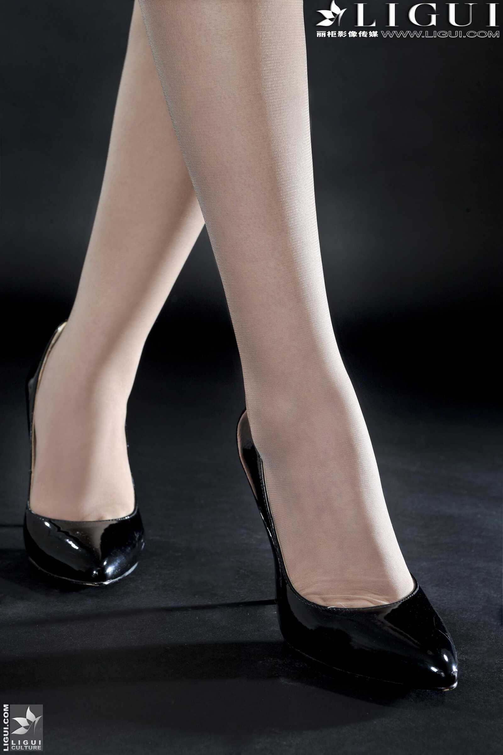 Model 岚岚《OL职业装丝足》 [丽柜LiGui] 美腿玉足写第17张