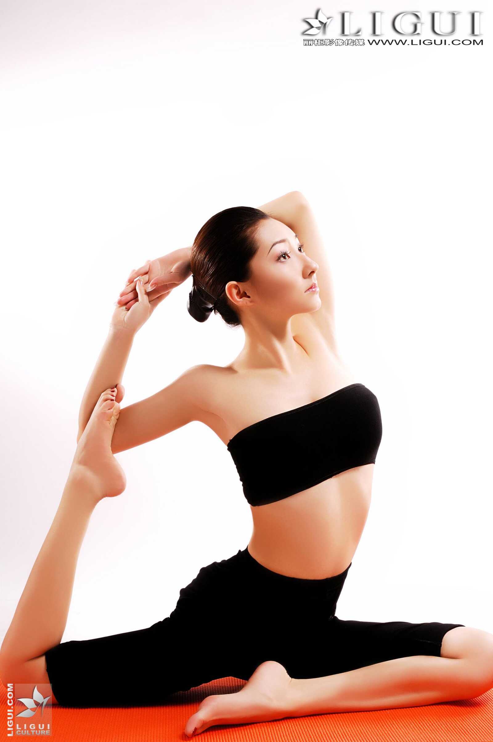 Model Kelly《瑜伽美女》 [丽柜贵足LiGui] 美腿丝足写第14张
