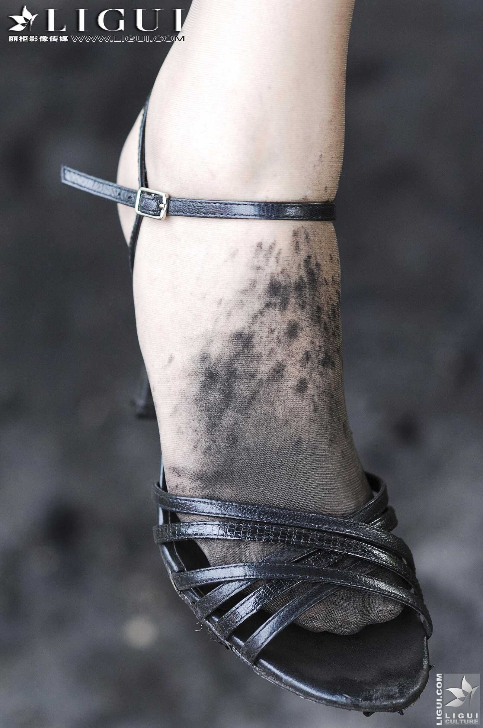 Model 孟露《黑丝高跟外拍》 [丽柜LiGui] 美腿玉足第1张