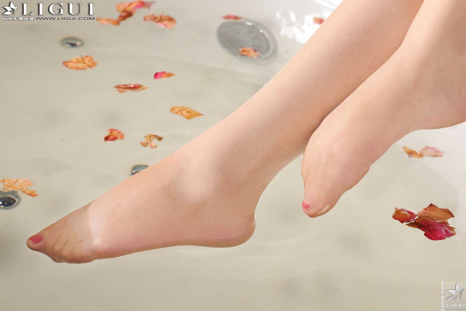 Model 英子《浴室湿足》上下全集 [丽柜LiGui] 美腿第12张