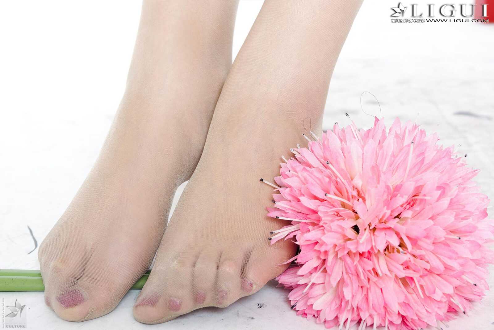 Model 文静《唯美睡衣美足》上下全集 [丽柜LiGui第12张