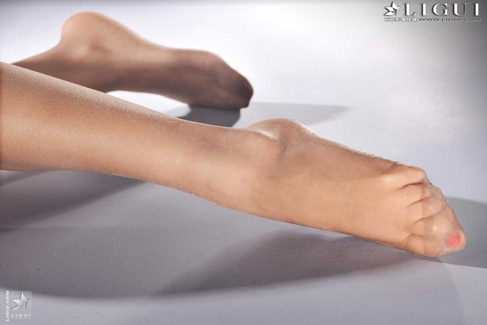 [丽柜LiGui] Model 司琪《蕾丝高跟丝足》美腿恋足写第3张