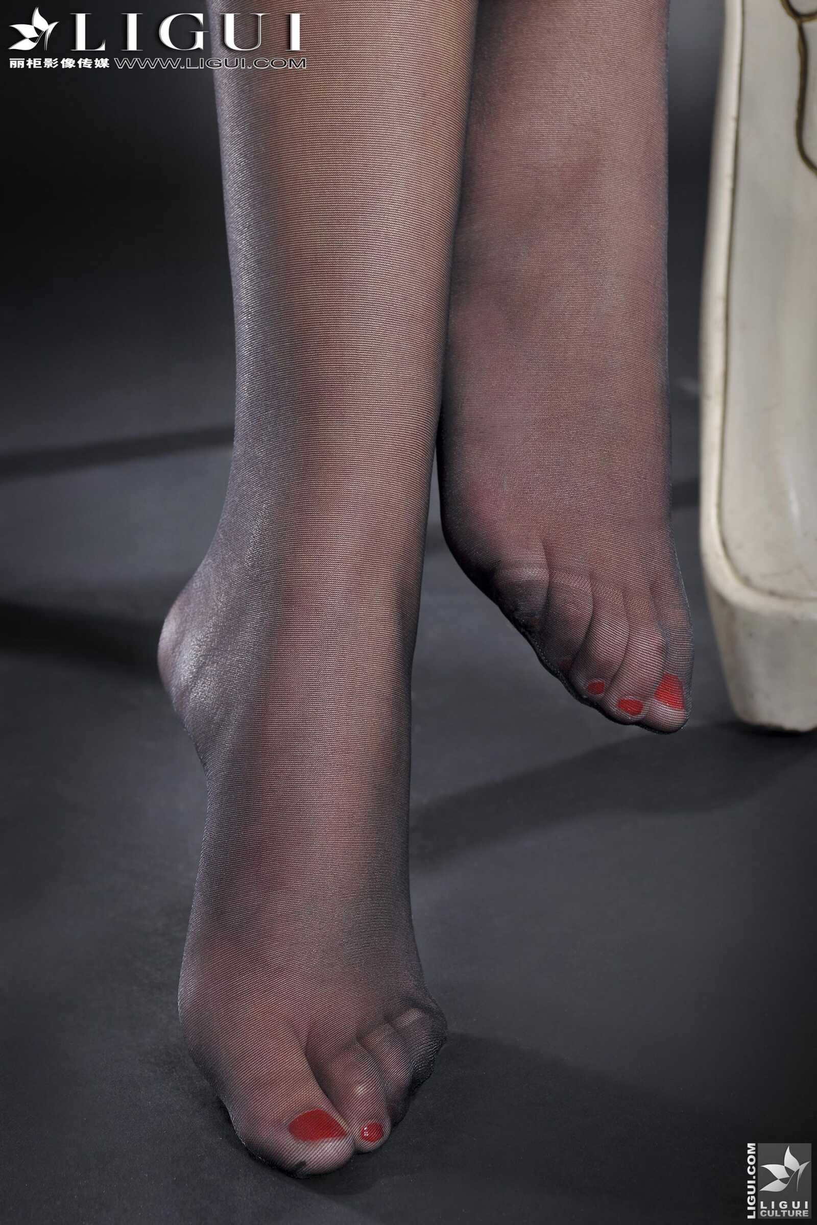 Model Amily《黑丝高跟女郎》上下全集 [丽柜贵足第10张