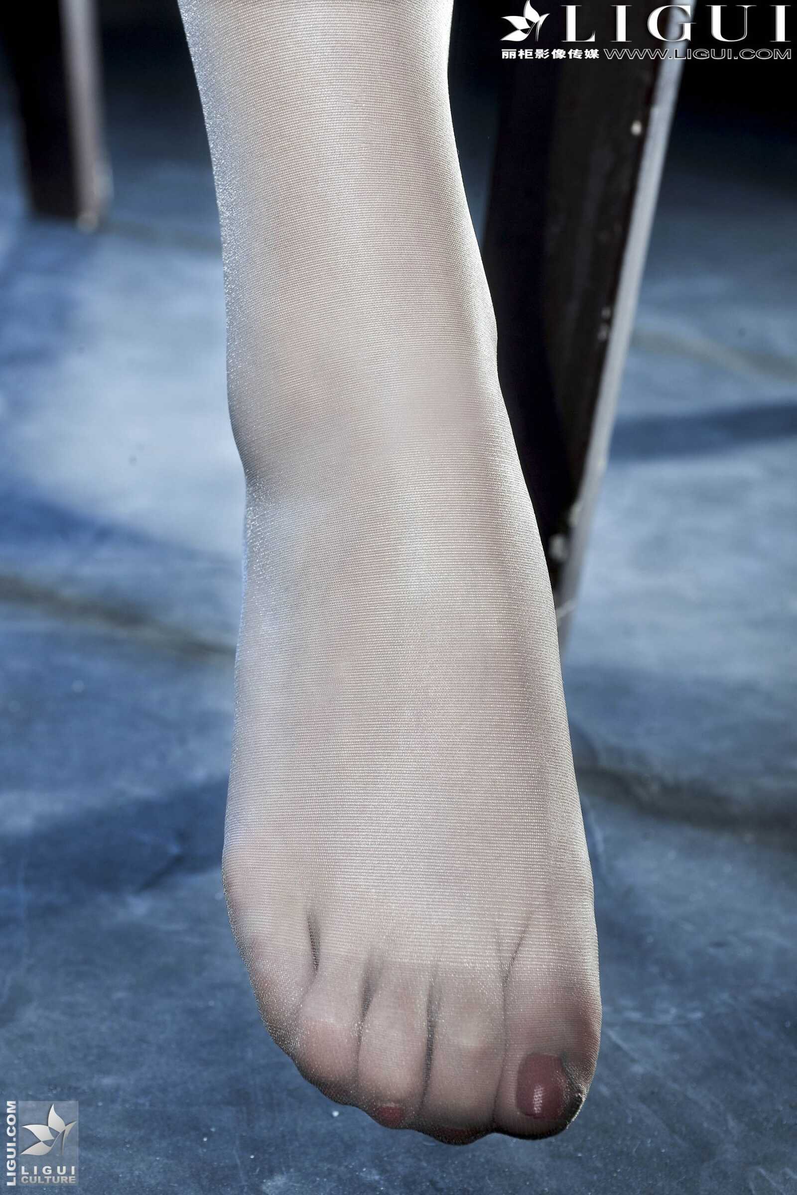 Model 晴晴《极品高跟女郎丝足魅惑》上下全集第10张