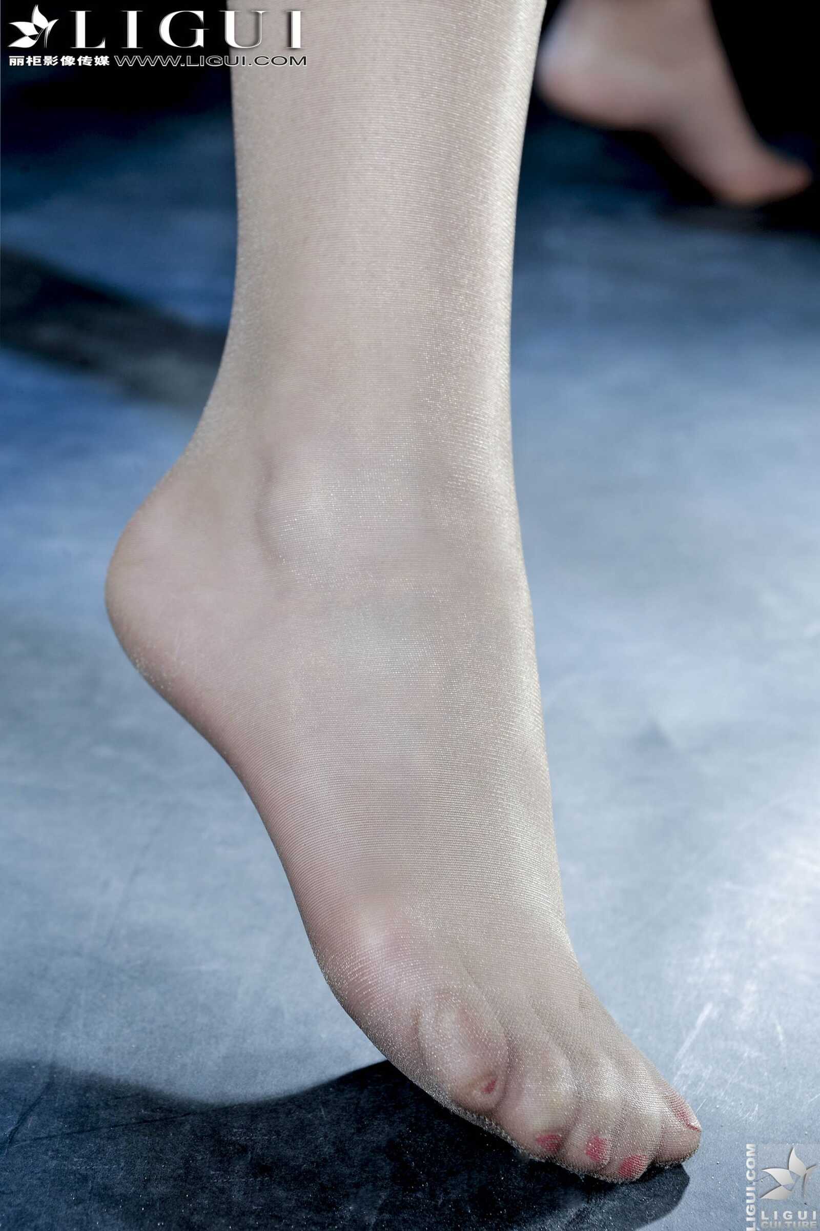 Model 晴晴《极品高跟女郎丝足魅惑》上下全集第1张