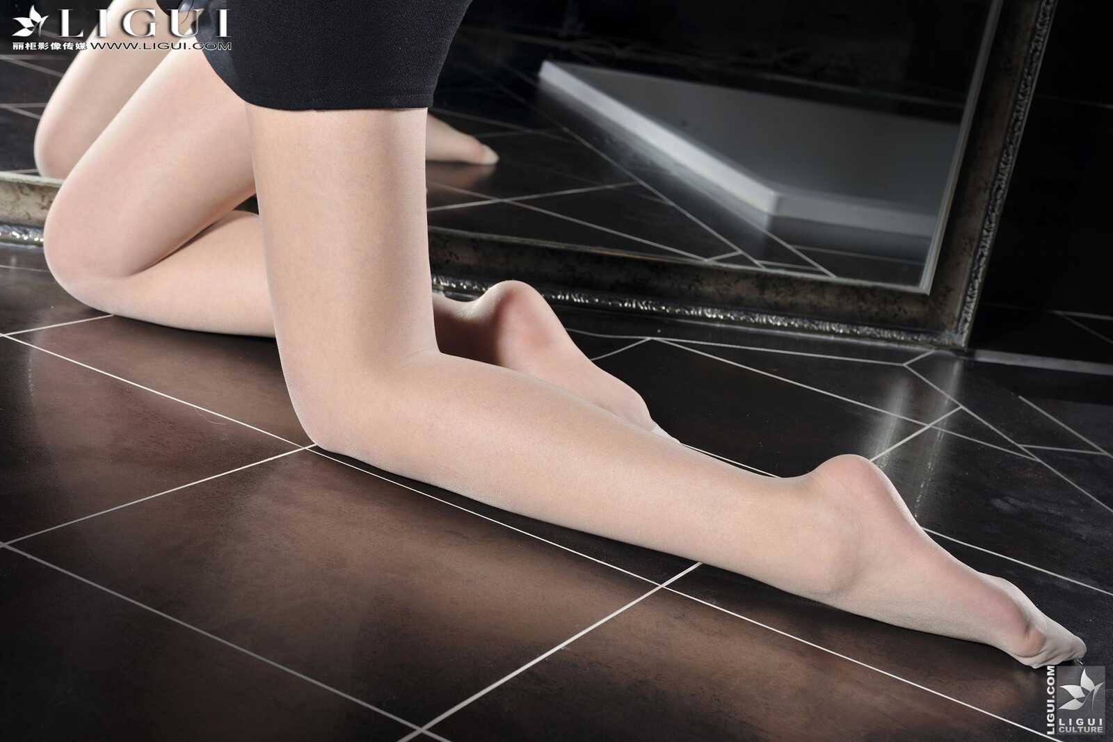 Model 小杨幂《OL高跟丝足》上下全集 [丽柜贵足第6张