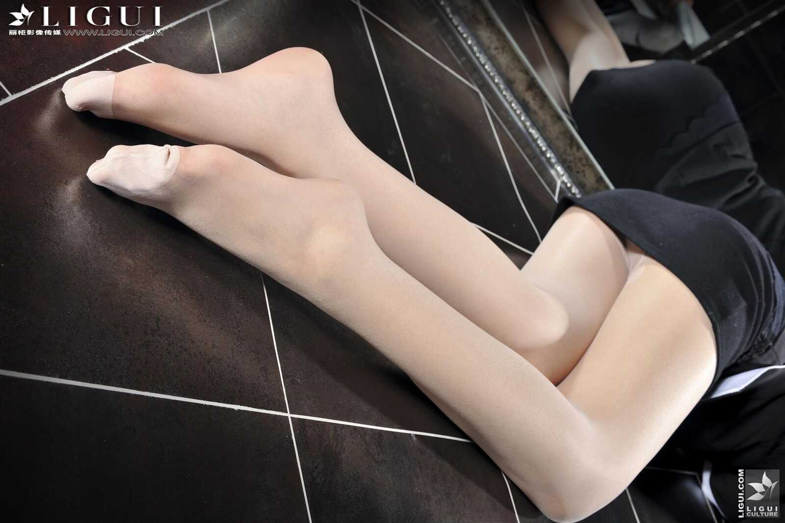 Model 小杨幂《OL高跟丝足》上下全集 [丽柜贵足第1张