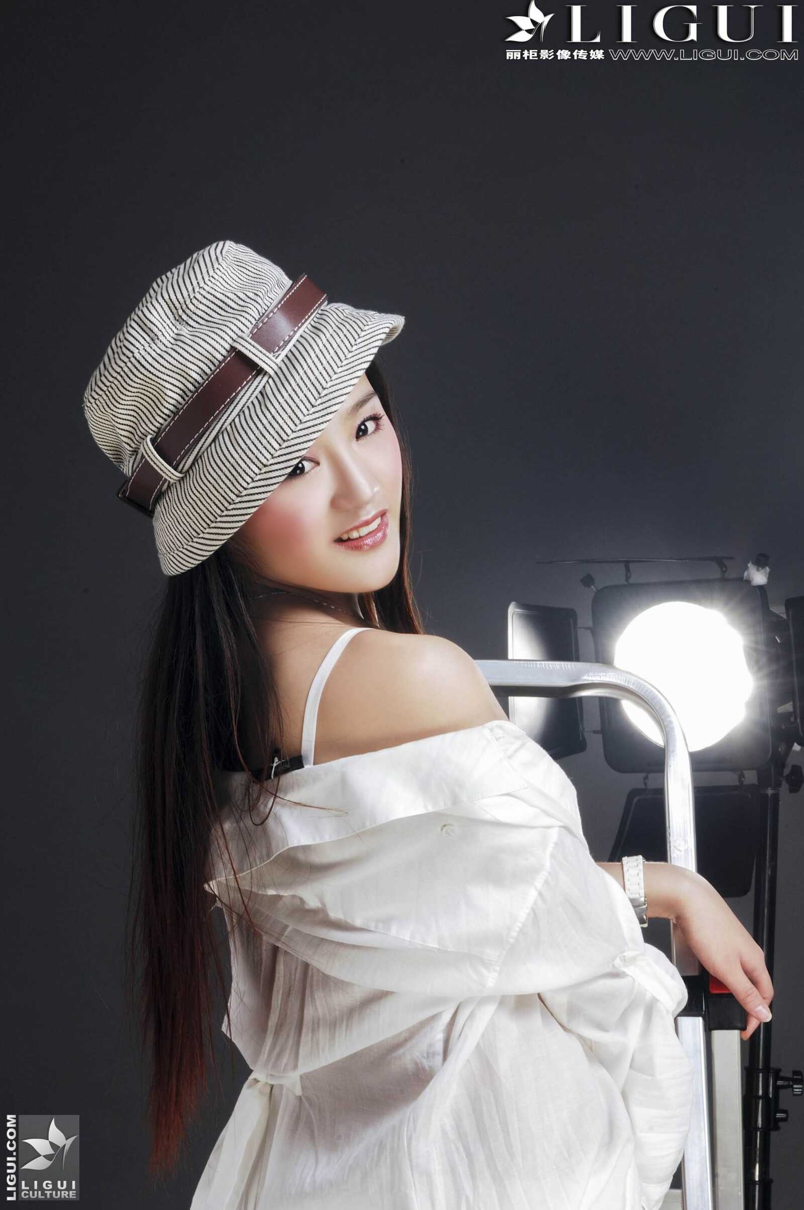 Model 张静研《白衬衫时尚白丝女郎》[丽柜贵足第8张