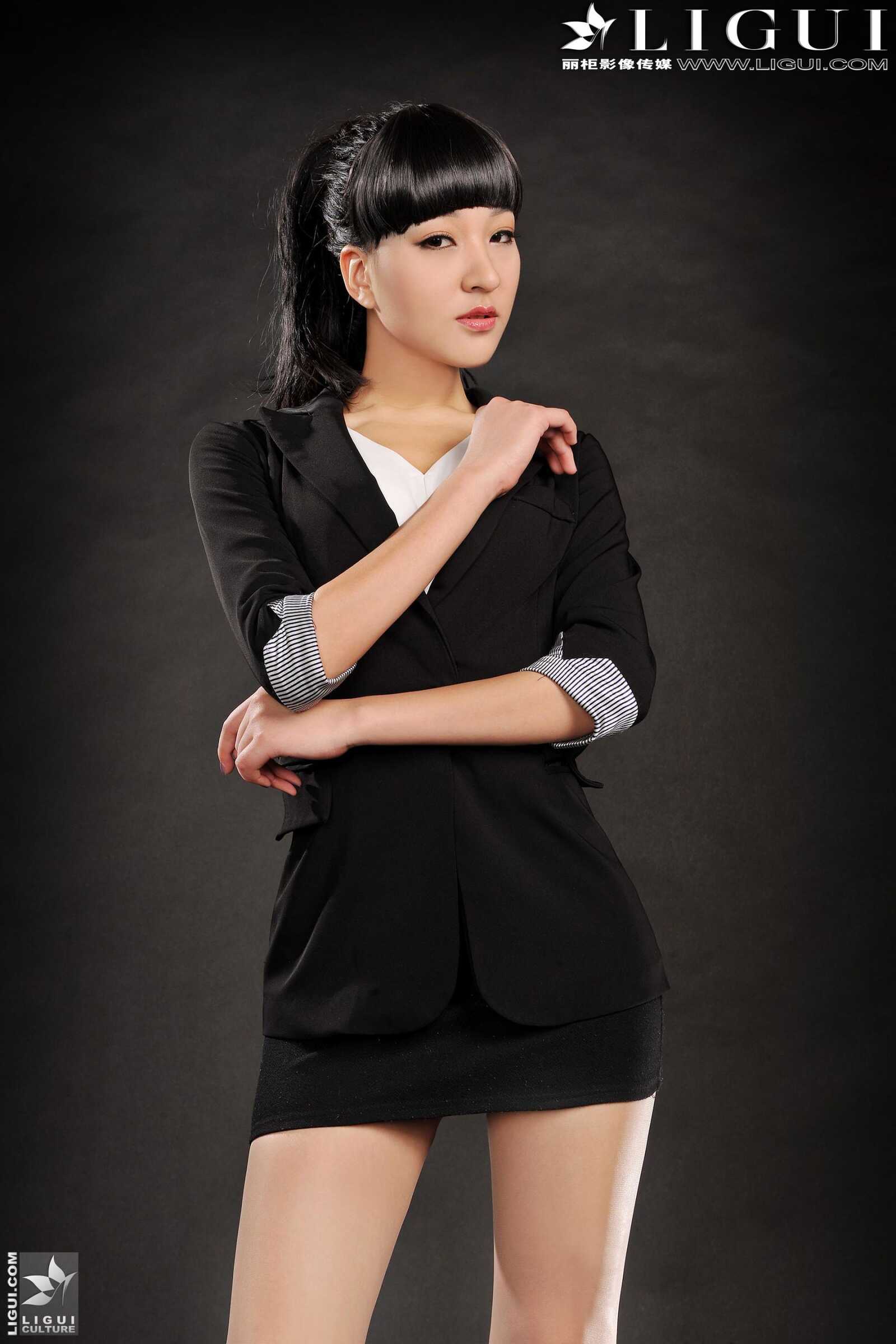 [丽柜贵足LiGui] Model Amily《OL职业装高跟美足》上第17张