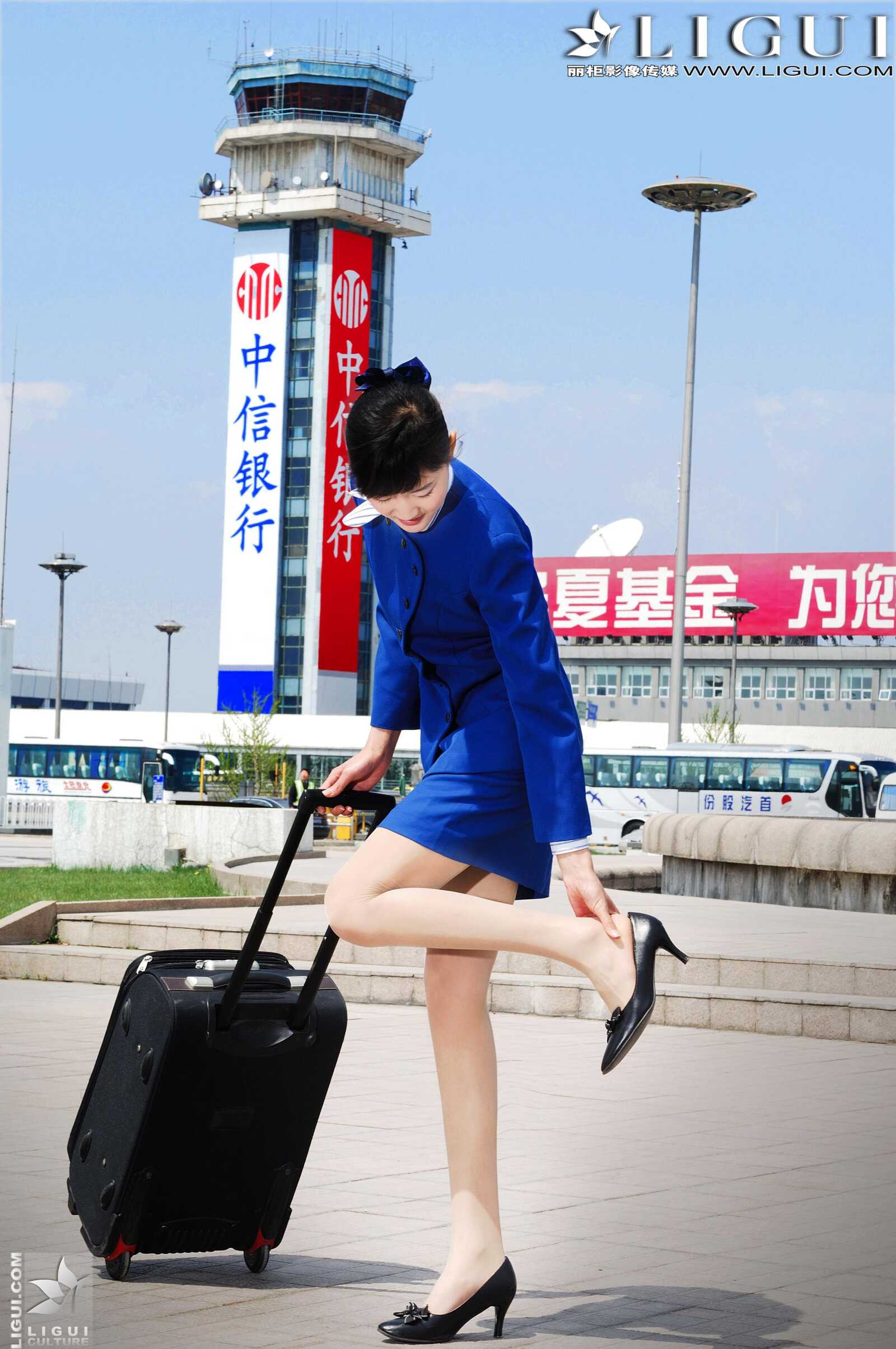 Model 婷婷《空姐系列》 [丽柜LiGui] 美腿丝足写真第7张