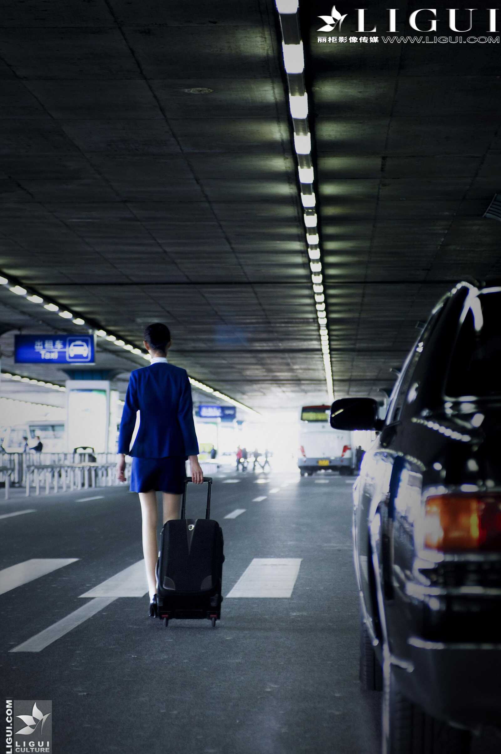 Model 婷婷《空姐系列》 [丽柜LiGui] 美腿丝足写真第4张