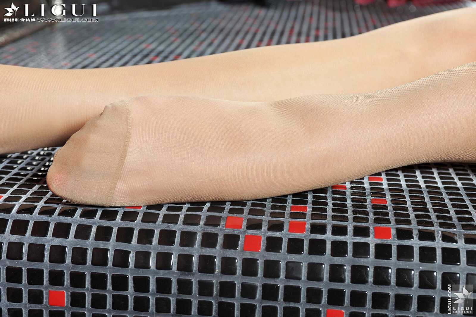 Model Amily《超短裙高跟美足》上下全集 [丽柜贵足第5张