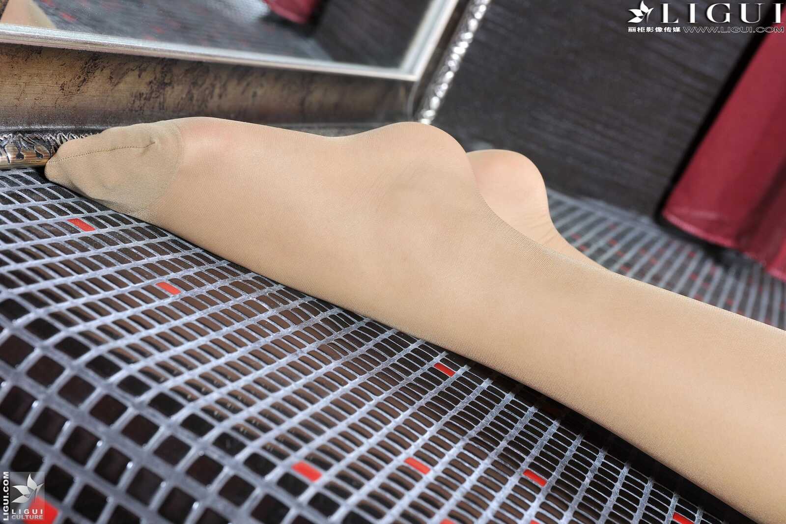 Model Amily《超短裙高跟美足》上下全集 [丽柜贵足第4张