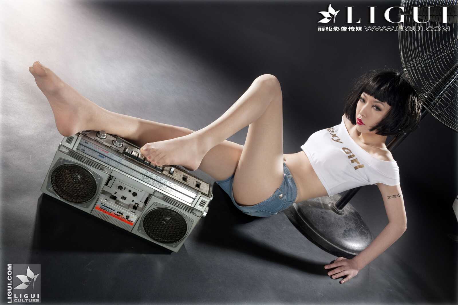 [丽柜贵足LiGui] Model 文欣《时尚牛仔热裤女郎》美第4张