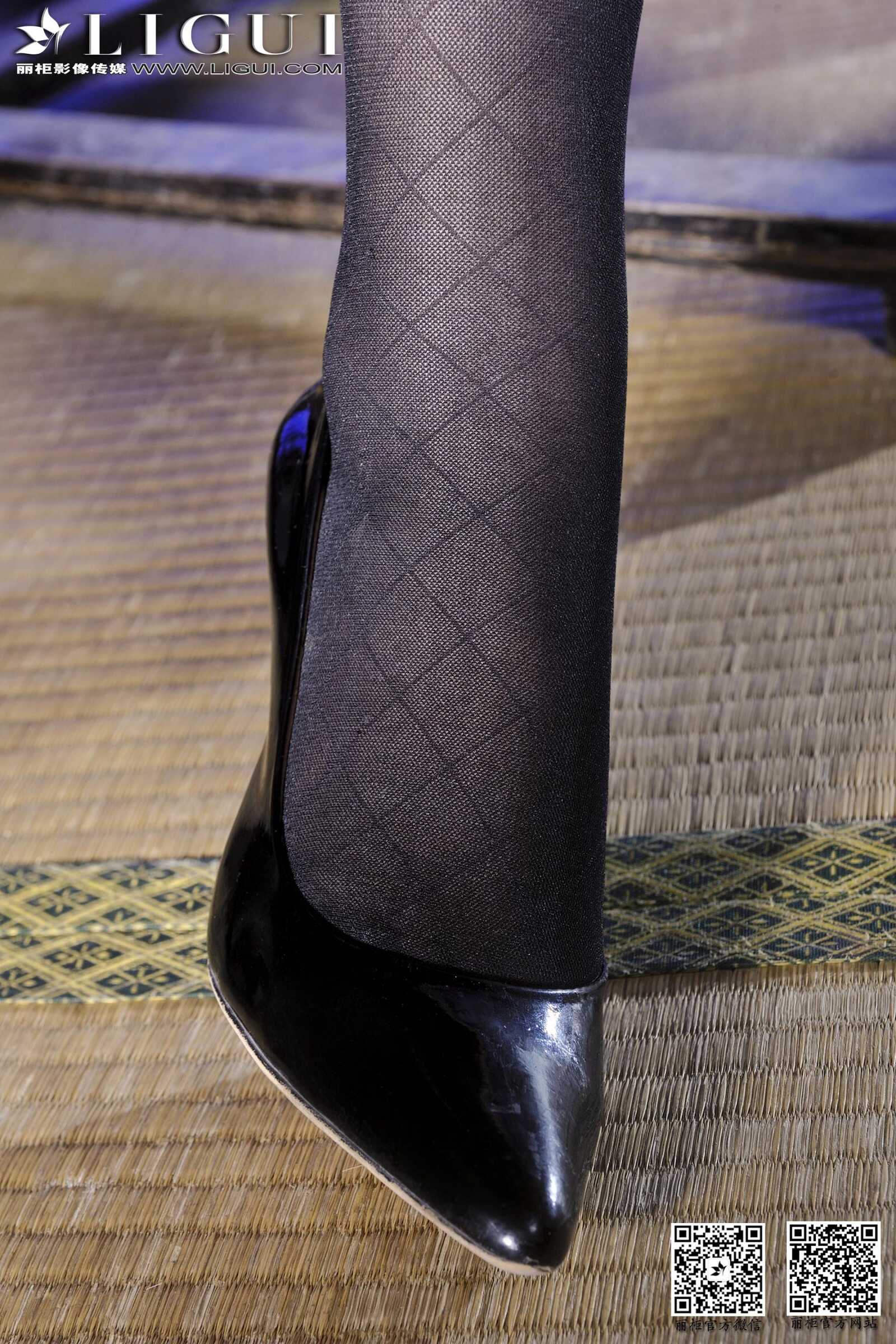 [丽柜贵足LiGui] Model 文静《蕾丝旗袍+黑丝美足》第12张