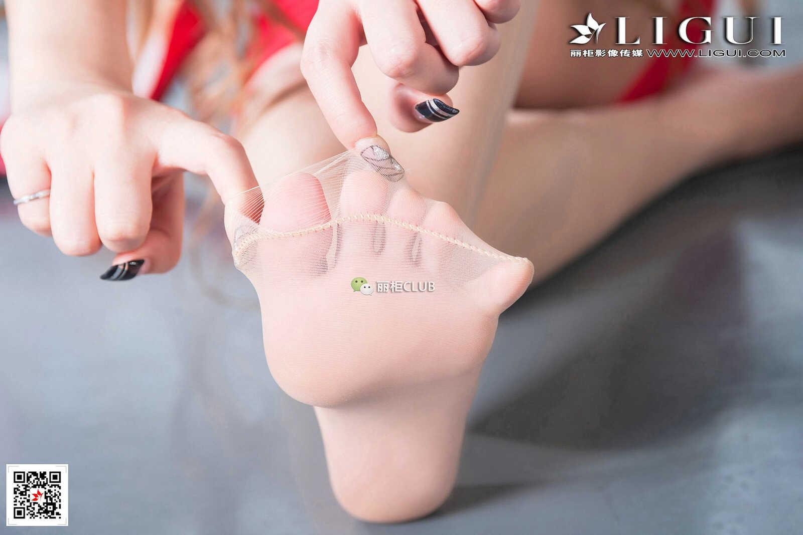 Model 凌菲《肉丝袜丝足美腿》 [丽柜Ligui] 写真集第15张