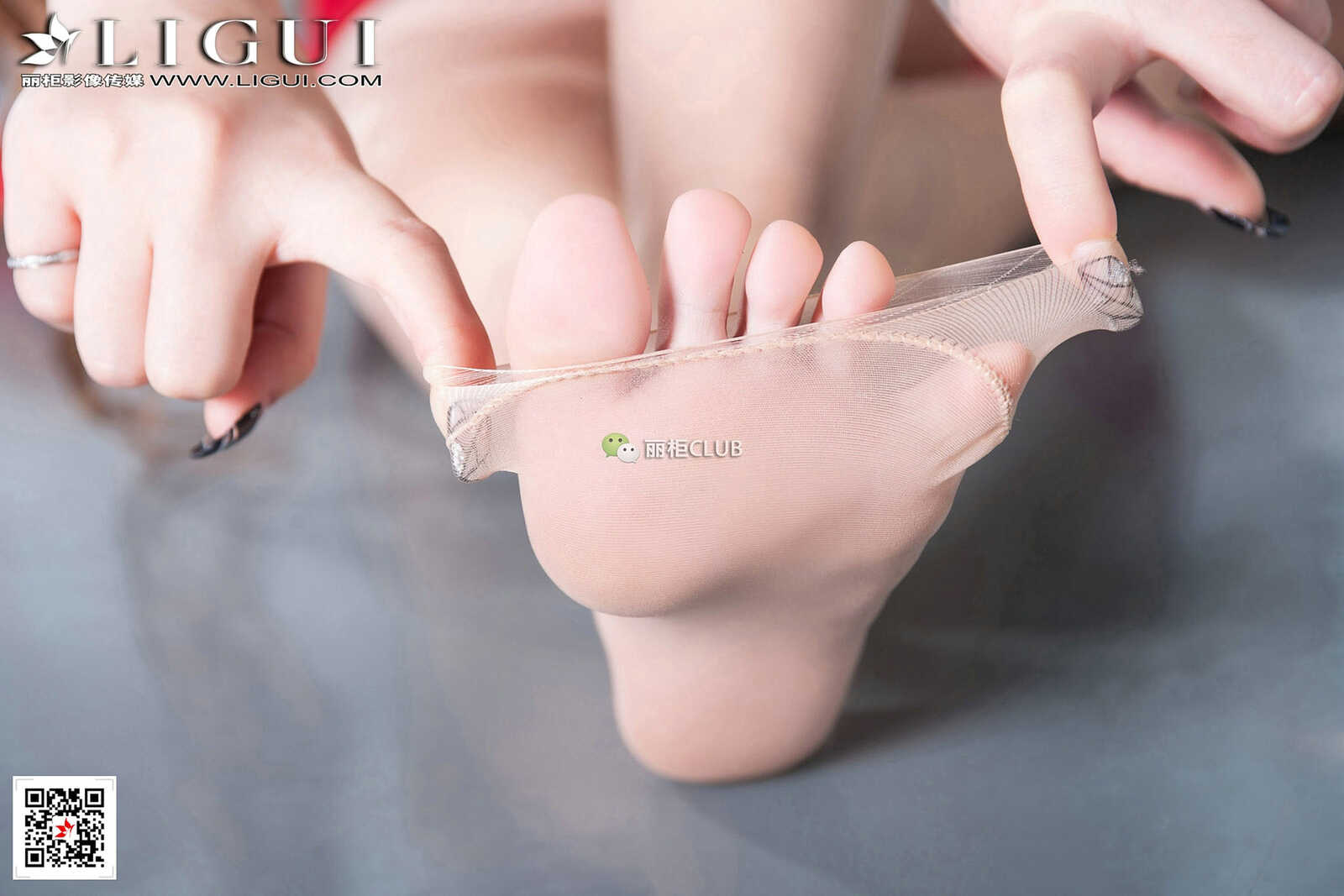 Model 凌菲《肉丝袜丝足美腿》 [丽柜Ligui] 写真集第3张