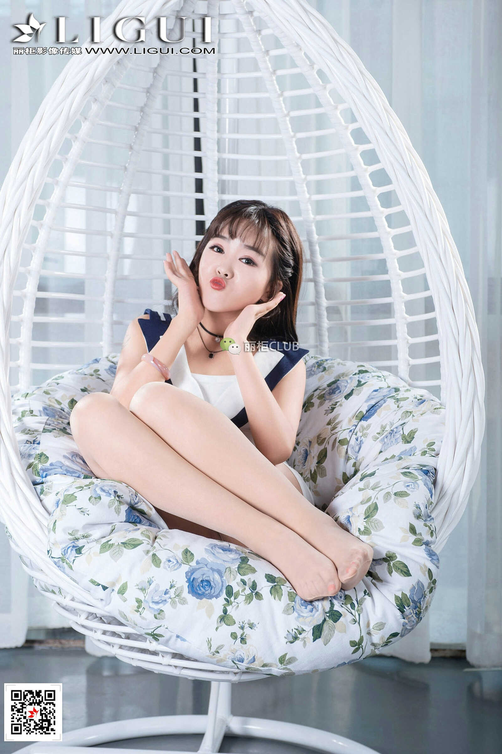 Model 刘悦《摇篮椅丝足美腿》 [丽柜Ligui] 写真集第6张