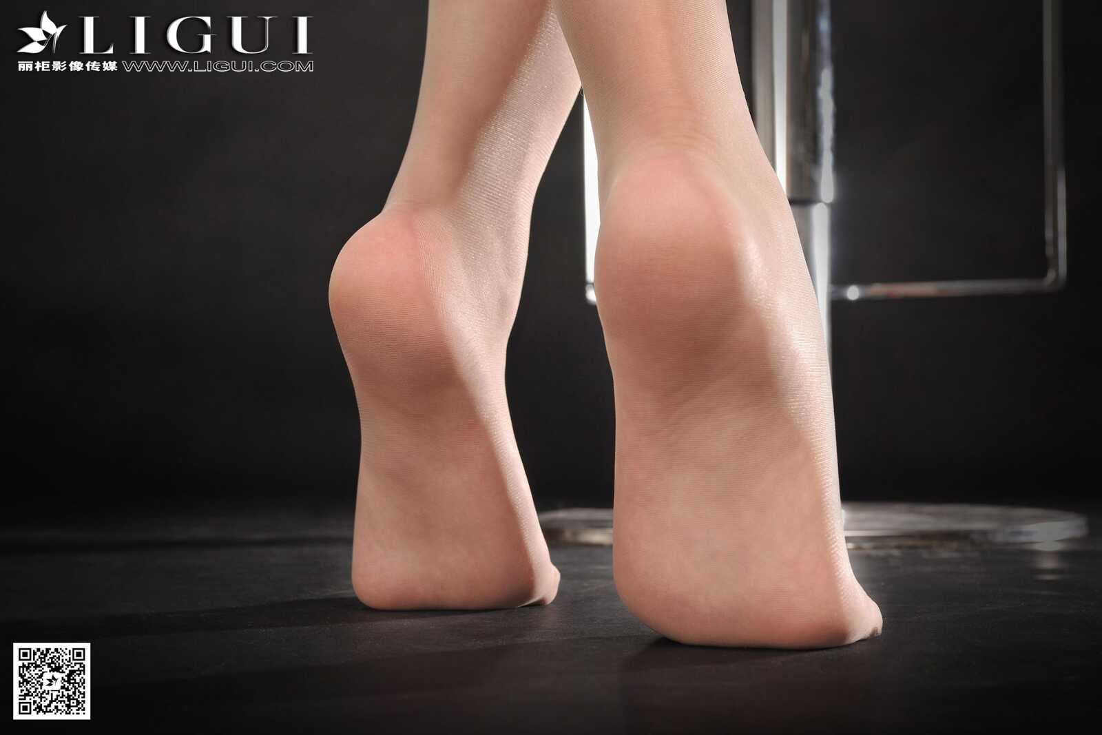 Model Amily《职业装肉丝袜高跟丝足》上下全集 [丽第1张