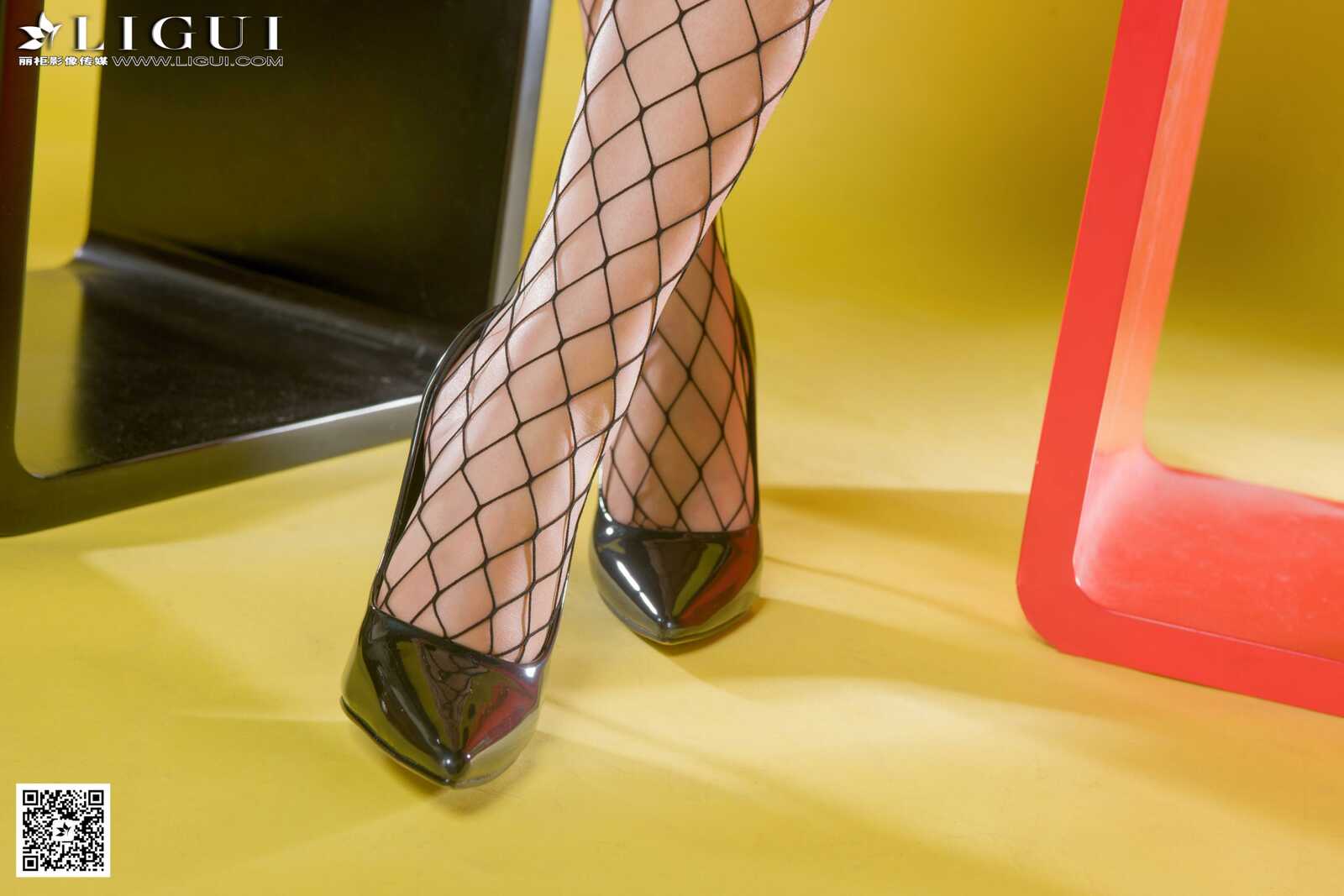 [丽柜LiGui] Model 卡琳《网袜兔女郎》美腿玉足写真第11张