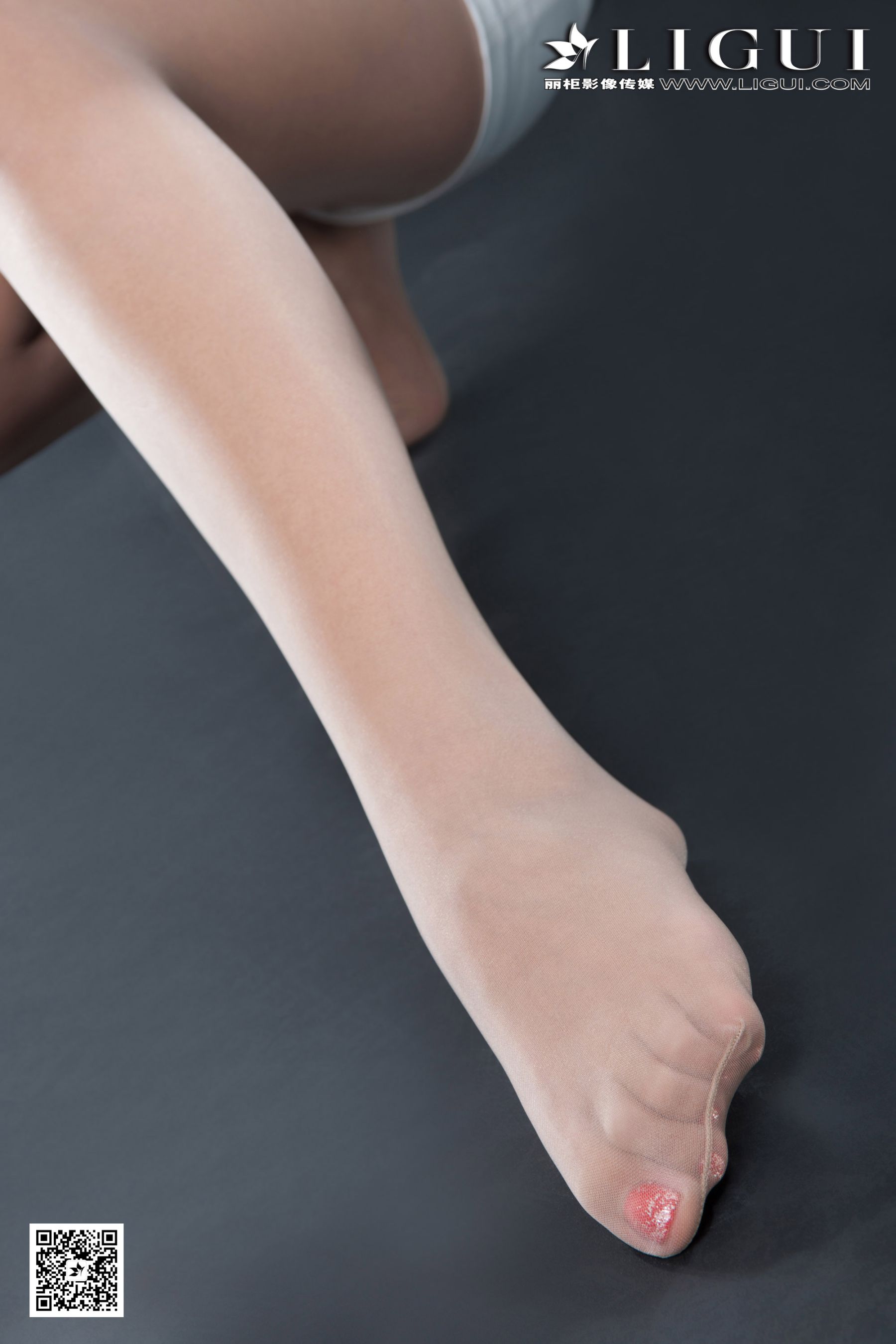 Model 甜甜《职业装肉丝袜丝足》上下全集 [丽柜第11张