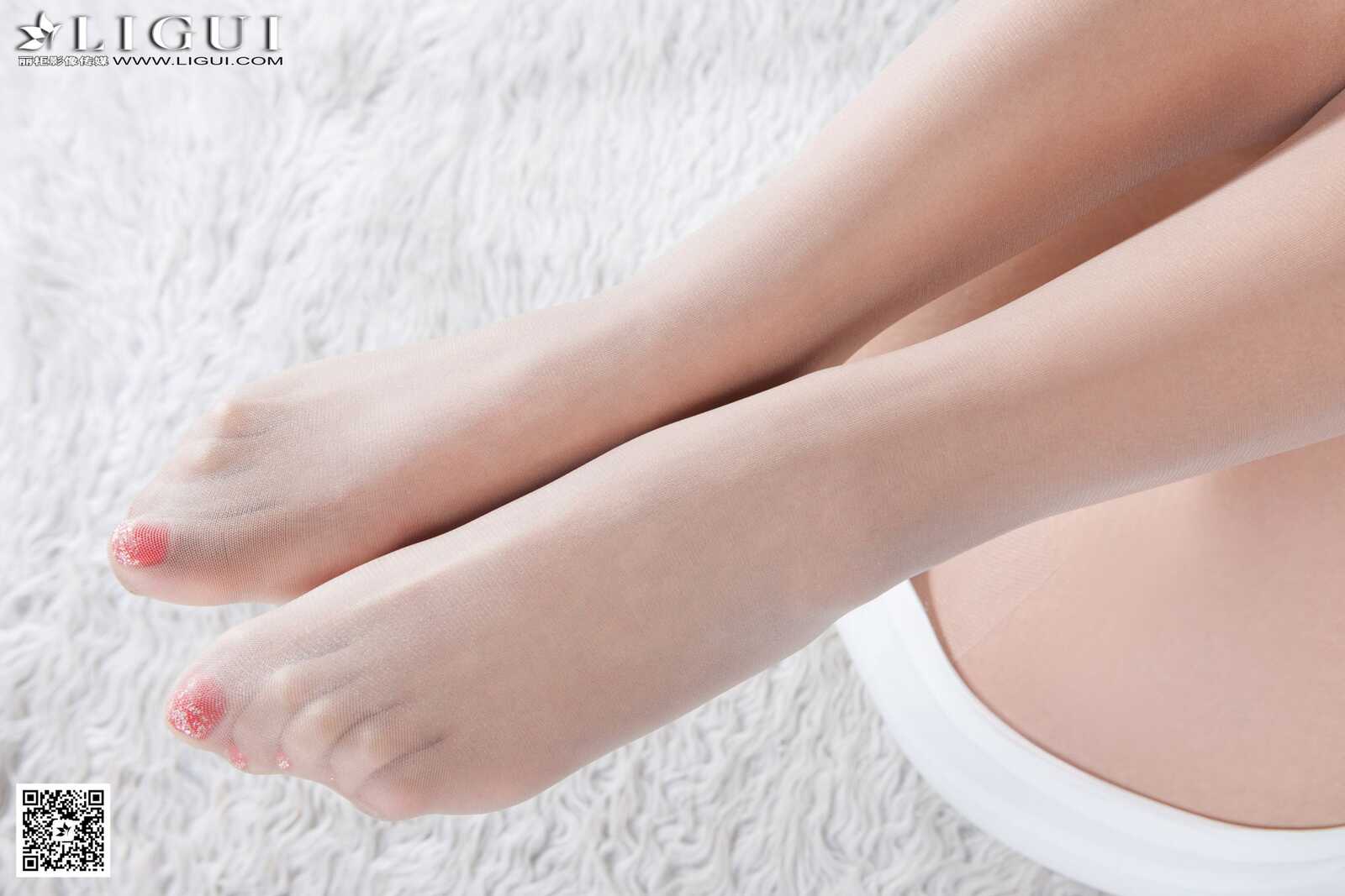 Model 甜甜《职业装肉丝袜丝足》上下全集 [丽柜第5张